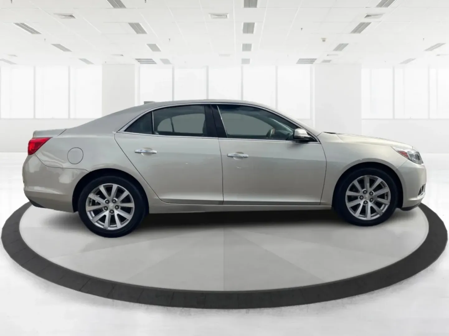 2016 Chevrolet Malibu Limited LTZ (1G11E5SAXGF) with an 2.5L I-4 gasoline direct injection engine, located at 401 Woodman Dr, Riverside, OH, 45431, (937) 908-9800, 39.760899, -84.123421 - **Unleash Your Daily Drive with the 2016 Chevrolet Malibu Limited LTZ at Advantage Car and Credit - Riverside! Perfect for Commuters and Families Alike!**<br /> <br /> Are you in the market for a reliable sedan that combines style, comfort, and technology? Look no further! The 2016 Chevrolet Malibu - Photo#1