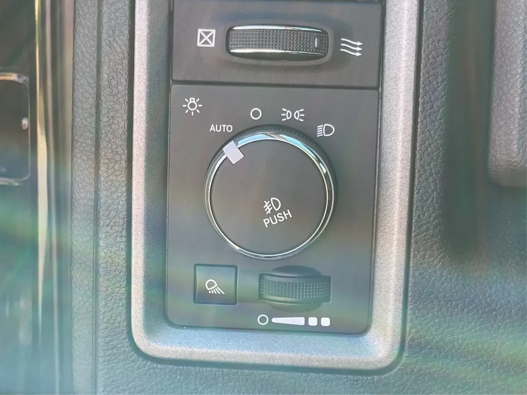 2015 Ram 1500 Express (1C6RR7FTXFS) with an Other engine, located at 4508 South Dixie Dr, Moraine, OH, 45439, (937) 908-9800, 39.689976, -84.218452 - Are you ready to take your adventures to the next level? Whether you're a growing family looking for a reliable vehicle for road trips, a commuter seeking comfort for daily drives, or an outdoor enthusiast needing a rugged companion for off-road excursions, the 2015 Ram 1500 Express Quad Cab is pois - Photo#16