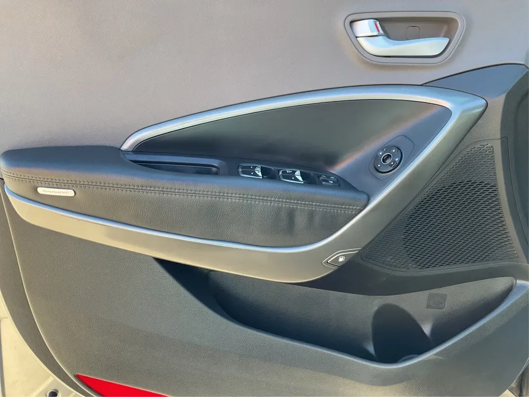 2018 Hyundai Santa Fe 2.4L (5XYZT3LB6JG) with an Theta II 2.4L I-4 gasoline direct injection engine, located at 4508 South Dixie Dr, Moraine, OH, 45439, (937) 908-9800, 39.689976, -84.218452 - Elevate your family adventures and daily commutes with the remarkable 2018 Hyundai Santa Fe, now available at Advantage Car and Credit - Moraine. This SUV is designed to seamlessly fit into your lifestyle, whether you're navigating busy streets, embarking on weekend getaways, or tackling the challen - Photo#17