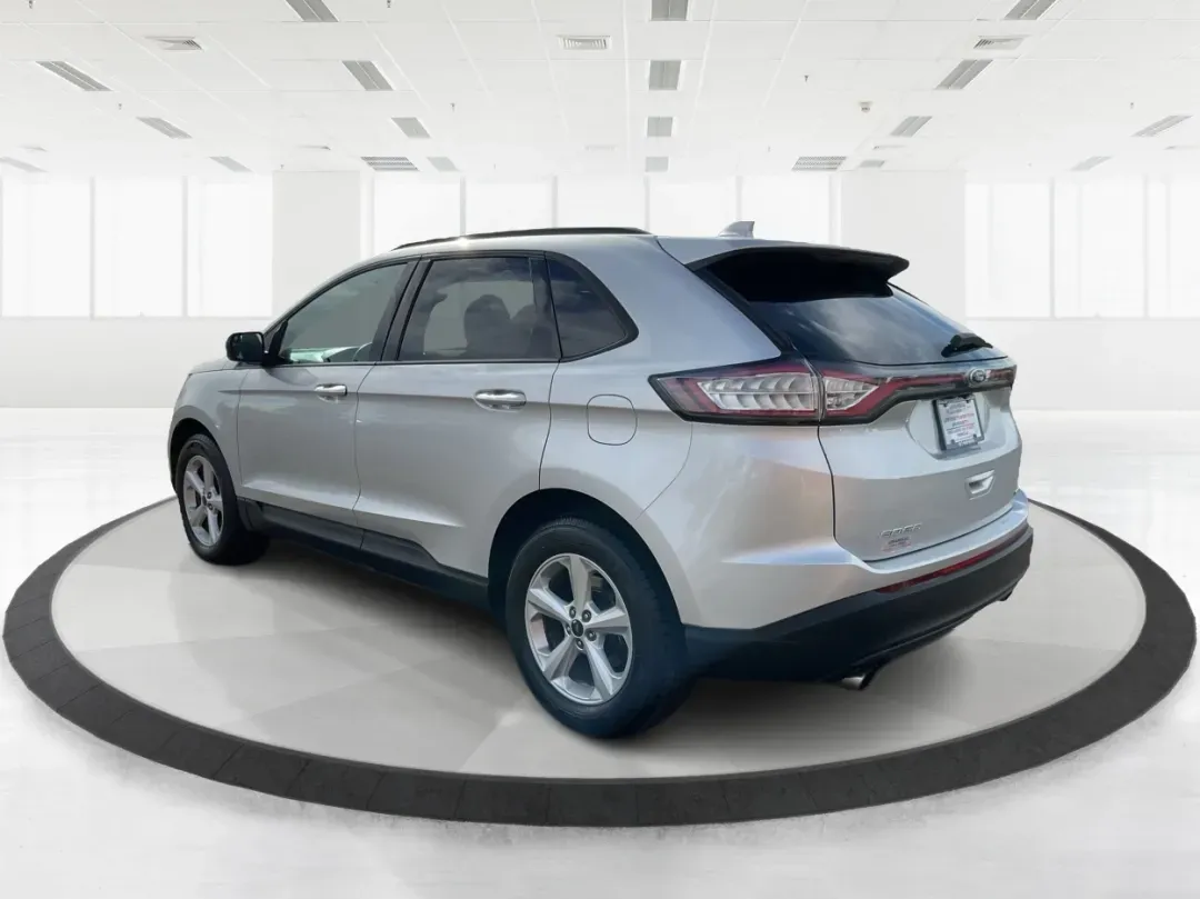 2016 Ford Edge SE (2FMPK4G9XGB) with an EcoBoost 2L I-4 gasoline direct injection engine, located at 1230 East Main St, Xenia, OH, 45385, (937) 908-9800, 39.688026, -83.910172 - Rev up your lifestyle with the perfect blend of style, comfort, and utility that the 2016 Ford Edge SE offers! If you're looking for a reliable SUV that seamlessly fits into your busy life-whether it's taking the kids to school, embarking on family adventures, or handling your daily commute-this veh - Photo#4