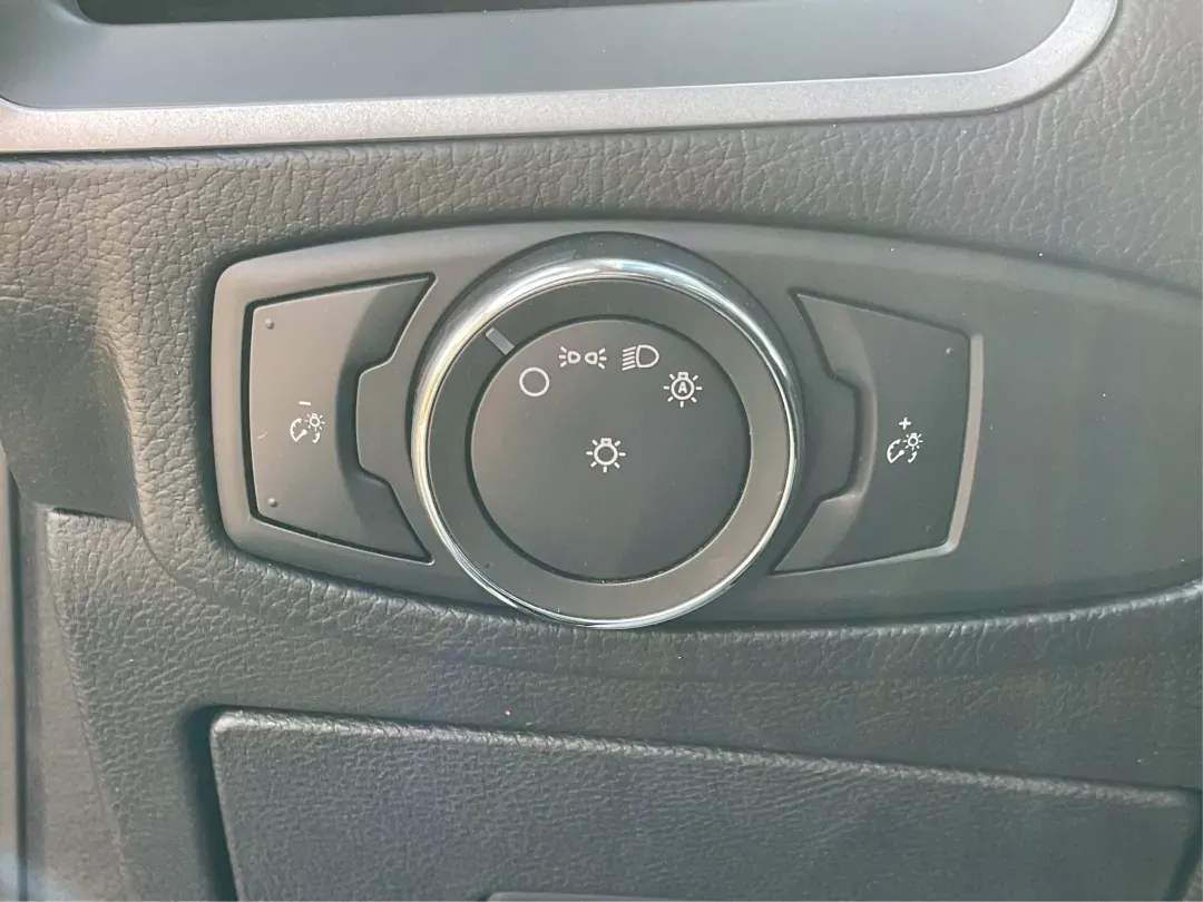 2016 Ford Edge SE (2FMPK4G9XGB) with an EcoBoost 2L I-4 gasoline direct injection engine, located at 1230 East Main St, Xenia, OH, 45385, (937) 908-9800, 39.688026, -83.910172 - Rev up your lifestyle with the perfect blend of style, comfort, and utility that the 2016 Ford Edge SE offers! If you're looking for a reliable SUV that seamlessly fits into your busy life-whether it's taking the kids to school, embarking on family adventures, or handling your daily commute-this veh - Photo#17