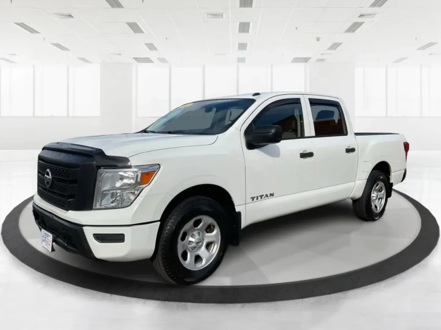 2021 Nissan TITAN Crew Cab S 4x4 (1N6AA1EC4MN) with an Endurance 5.6L V-8 gasoline direct injection engine, located at 8750 N County Rd 25A, Piqua, OH, 45356, (937) 908-9800, 40.164391, -84.232513 - Discover ultimate versatility and rugged capability with this 2021 Nissan TITAN Crew Cab S 4x4, now available at Advantage Car and Credit in Piqua, OH. Whether you're navigating the bustling streets of Piqua or heading out for weekend adventures, this truck is designed to adapt to your lifestyle. Pe - Photo#8
