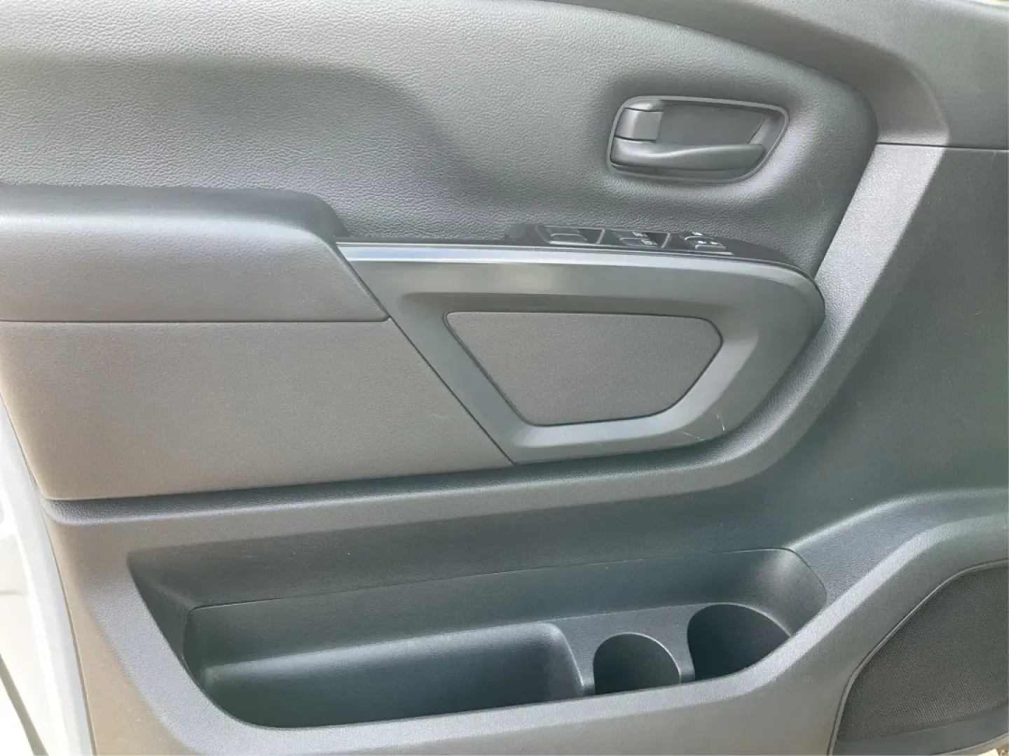 2021 Nissan TITAN Crew Cab S 4x4 (1N6AA1EC4MN) with an Endurance 5.6L V-8 gasoline direct injection engine, located at 8750 N County Rd 25A, Piqua, OH, 45356, (937) 908-9800, 40.164391, -84.232513 - Discover ultimate versatility and rugged capability with this 2021 Nissan TITAN Crew Cab S 4x4, now available at Advantage Car and Credit in Piqua, OH. Whether you're navigating the bustling streets of Piqua or heading out for weekend adventures, this truck is designed to adapt to your lifestyle. Pe - Photo#17