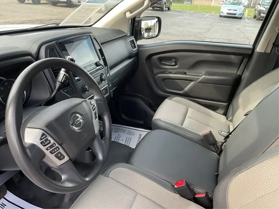 2021 Nissan TITAN Crew Cab S 4x4 (1N6AA1EC4MN) with an Endurance 5.6L V-8 gasoline direct injection engine, 9A transmission, located at 1099 N County Rd 25A, Troy, OH, 45373, (937) 908-9800, 40.057079, -84.212883 - Discover ultimate versatility and rugged capability with this 2021 Nissan TITAN Crew Cab S 4x4, now available at Advantage Car and Credit in Piqua, OH. Whether you're navigating the bustling streets of Piqua or heading out for weekend adventures, this truck is designed to adapt to your lifestyle. Pe - Photo#9