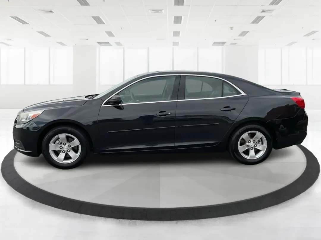 2014 Chevrolet Malibu 1LS (1G11B5SLXEF) with an ECOTEC 2.5L I-4 gasoline direct injection engine, located at 8750 N County Rd 25A, Piqua, OH, 45356, (937) 908-9800, 40.164391, -84.232513 - **Discover Your Next Adventure with the 2014 Chevrolet Malibu at Advantage Car and Credit - Vandalia!**<br /> <br /> Are you on the lookout for a reliable, stylish vehicle that fits seamlessly into your busy lifestyle? Look no further! The 2014 Chevrolet Malibu 1LS is your perfect companion for dail - Photo#5