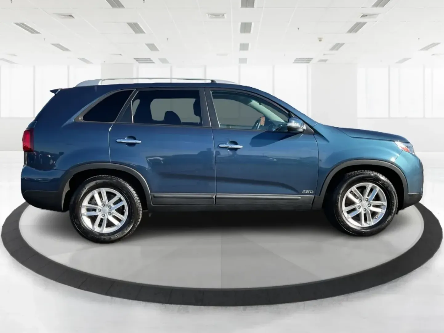 2014 Kia Sorento LX (5XYKTDA61EG) with an 2.4L I-4 gasoline direct injection engine, located at 880 E. National Road, Vandalia, OH, 45377, (937) 908-9800, 39.891918, -84.183594 - **Adventure Awaits with the 2014 Kia Sorento LX Perfect for Families and Road Warriors Alike!**<br /> <br /> At Advantage Car and Credit - Vandalia, we understand that your vehicle is more than just a mode of transportation; it's an essential part of your lifestyle. If you're looking for a versatil - Photo#1