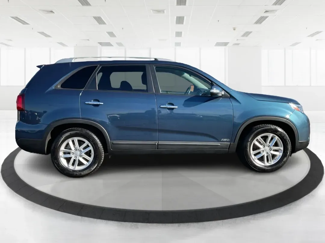 2014 Kia Sorento LX (5XYKTDA61EG) with an 2.4L I-4 gasoline direct injection engine, located at 880 E. National Road, Vandalia, OH, 45377, (937) 908-9800, 39.891918, -84.183594 - **Adventure Awaits with the 2014 Kia Sorento LX Perfect for Families and Road Warriors Alike!**<br /> <br /> At Advantage Car and Credit - Vandalia, we understand that your vehicle is more than just a mode of transportation; it's an essential part of your lifestyle. If you're looking for a versatil - Photo#1