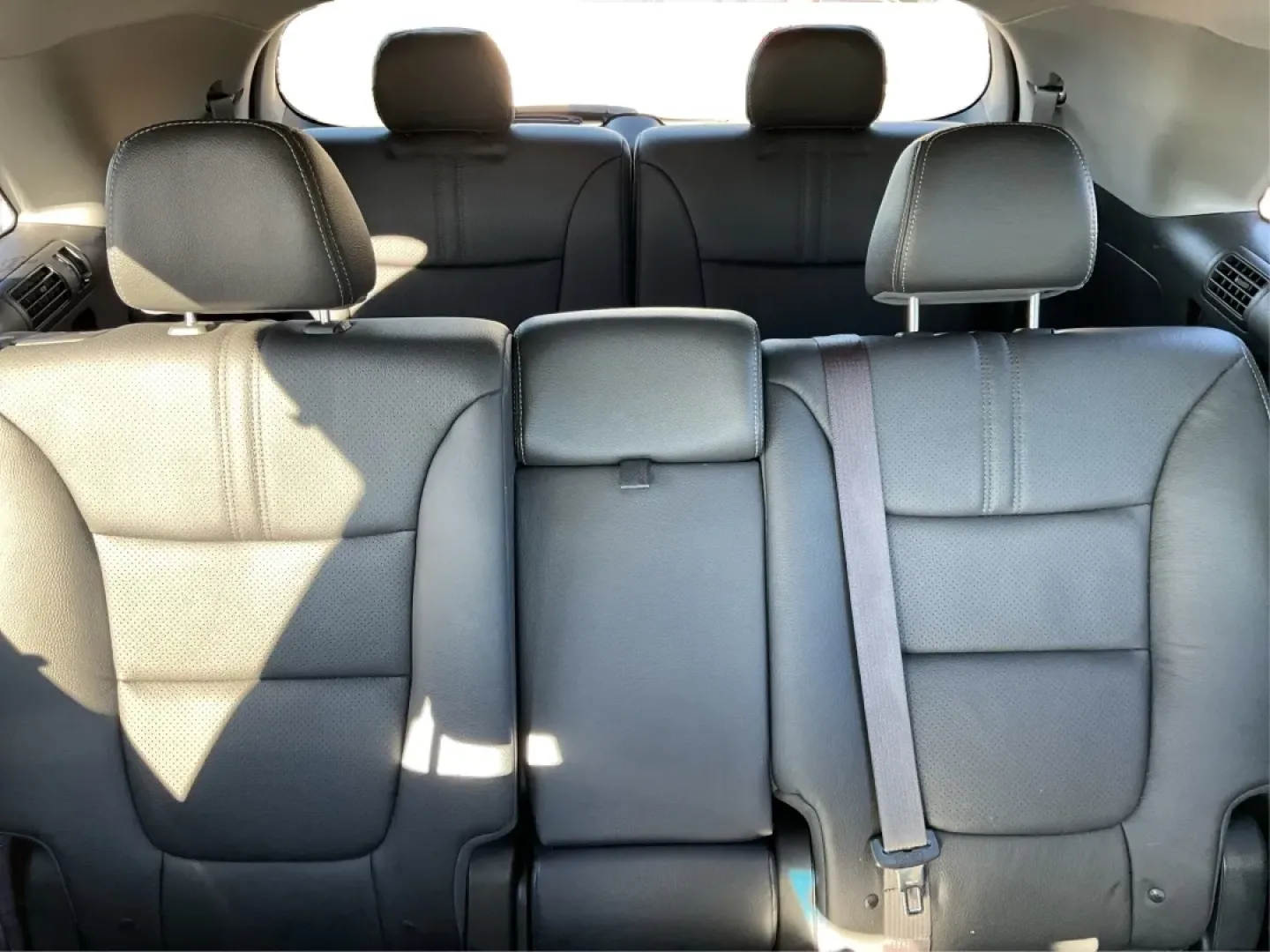 2014 Kia Sorento LX (5XYKTDA61EG) with an 2.4L I-4 gasoline direct injection engine, located at 880 E. National Road, Vandalia, OH, 45377, (937) 908-9800, 39.891918, -84.183594 - **Adventure Awaits with the 2014 Kia Sorento LX Perfect for Families and Road Warriors Alike!**<br /> <br /> At Advantage Car and Credit - Vandalia, we understand that your vehicle is more than just a mode of transportation; it's an essential part of your lifestyle. If you're looking for a versatil - Photo#14