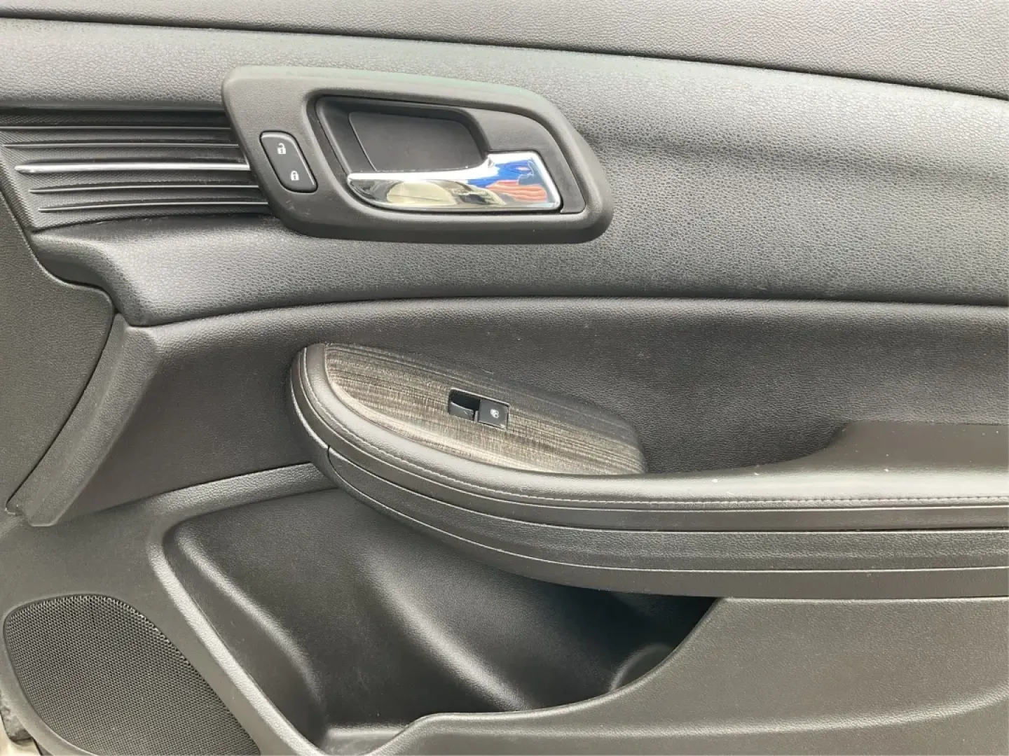 2015 Chevrolet Malibu 2LT (1G11D5SL3FF) with an ECOTEC 2.5L I-4 gasoline direct injection engine, located at 4508 South Dixie Dr, Moraine, OH, 45439, (937) 908-9800, 39.689976, -84.218452 - Experience the joy of driving with the 2015 Chevrolet Malibu 2LT, the perfect sedan for busy professionals, growing families, and anyone seeking a reliable ride for their daily adventures. Whether you're commuting to work, shuttling kids to school, or embarking on weekend trips, this sleek sedan, wi - Photo#20