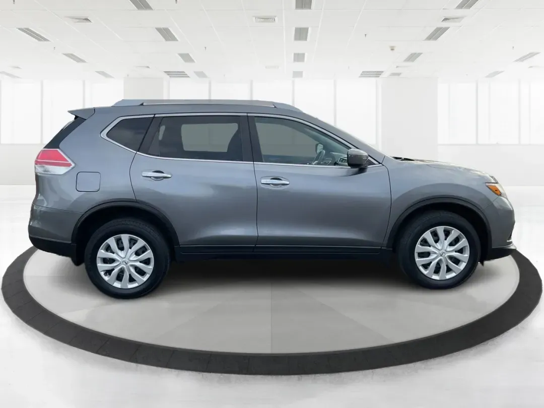 2016 Nissan Rogue S (KNMAT2MV7GP) with an 2.5L I-4 DOHC engine, located at 1184 Kauffman Ave, Fairborn, OH, 45324, (937) 908-9800, 39.807072, -84.030914 - **Explore New Horizons with the 2016 Nissan Rogue: Your Ideal Adventure Companion!**<br /> <br /> Are you ready to elevate your driving experience and embark on new adventures? Look no further than this stunning 2016 Nissan Rogue, perfect for family outings, weekend getaways, or those long commutes - Photo#1