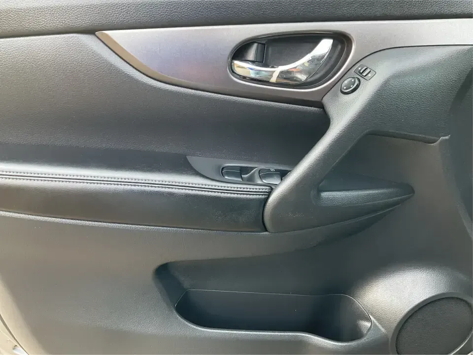 2016 Nissan Rogue S (KNMAT2MV7GP) with an 2.5L I-4 DOHC engine, CVT transmission, located at 1184 Kauffman Ave, Fairborn, OH, 45324, (937) 908-9800, 39.807072, -84.030914 - **Explore New Horizons with the 2016 Nissan Rogue: Your Ideal Adventure Companion!**<br /> <br /> Are you ready to elevate your driving experience and embark on new adventures? Look no further than this stunning 2016 Nissan Rogue, perfect for family outings, weekend getaways, or those long commutes - Photo#17