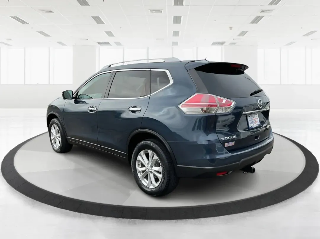2015 Nissan Rogue SV (5N1AT2MV3FC) with an 2.5L I-4 DOHC engine, located at 401 Woodman Dr, Riverside, OH, 45431, (937) 908-9800, 39.760899, -84.123421 - 2015 Nissan Rogue SV - Photo#3
