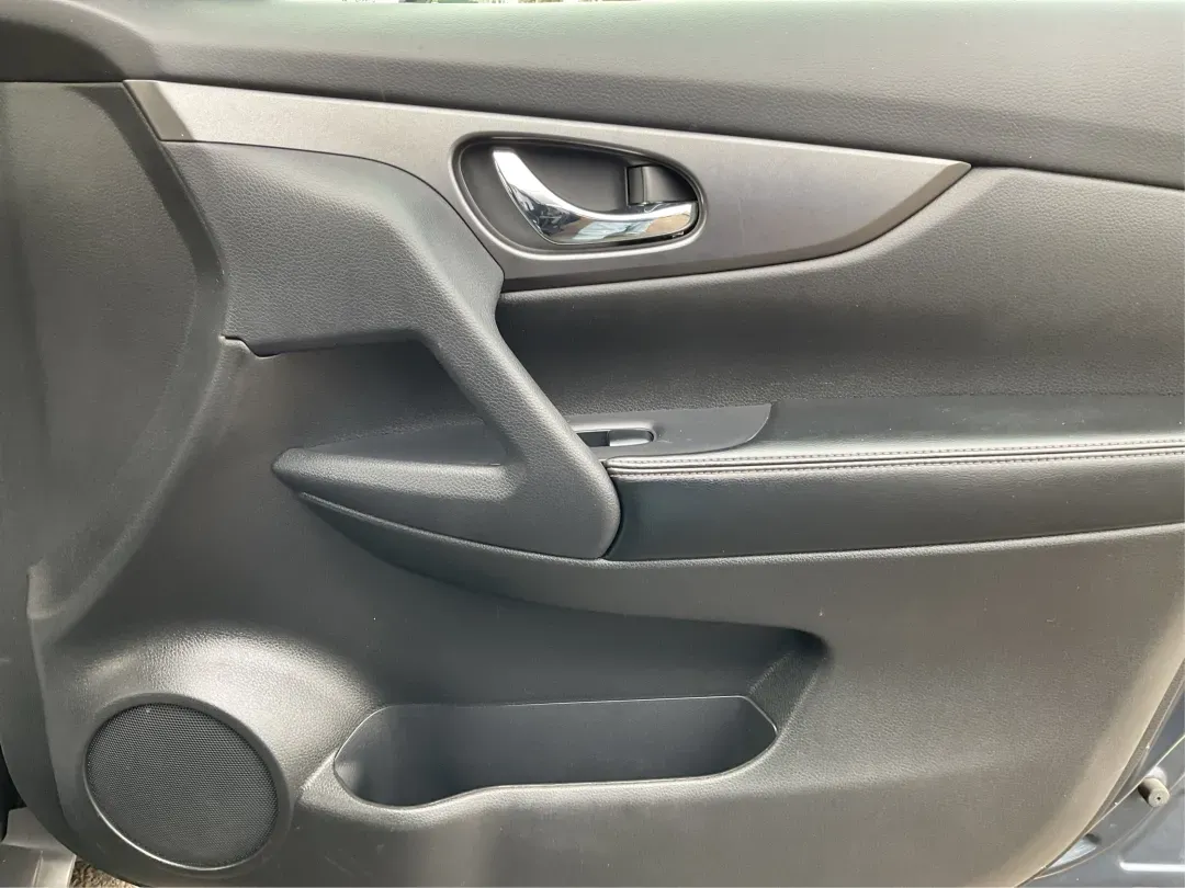 2015 Nissan Rogue SV (5N1AT2MV3FC) with an 2.5L I-4 DOHC engine, located at 401 Woodman Dr, Riverside, OH, 45431, (937) 908-9800, 39.760899, -84.123421 - 2015 Nissan Rogue SV - Photo#18