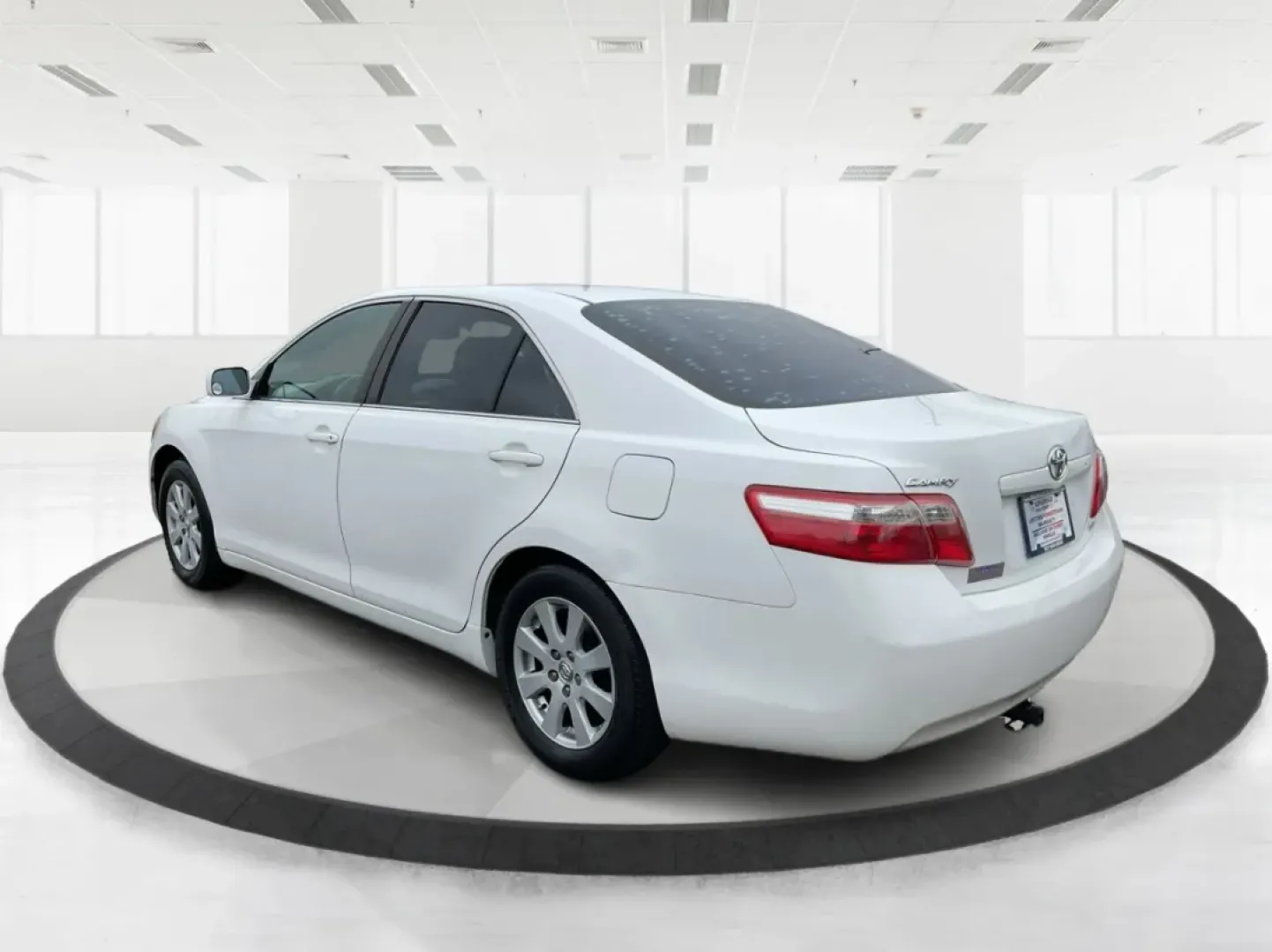 2008 Toyota Camry LE | SE | XLE (4T4BE46K18R) with an 2.4L I-4 DOHC engine, located at 4508 South Dixie Dr, Moraine, OH, 45439, (937) 908-9800, 39.689976, -84.218452 - Are you on the hunt for a reliable sedan that blends comfort and style with unbeatable affordability? Look no further! The 2008 Toyota Camry LE, available at Advantage Car and Credit in Riverside, OH, is the perfect vehicle for anyone seeking a dependable ride for daily commutes or family outings. W - Photo#4