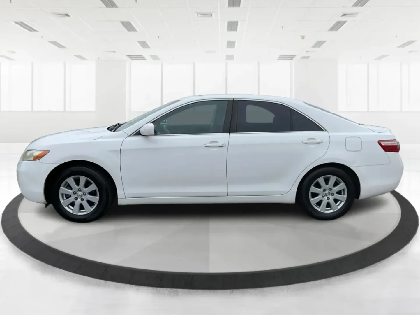 2008 Toyota Camry LE | SE | XLE (4T4BE46K18R) with an 2.4L I-4 DOHC engine, located at 4508 South Dixie Dr, Moraine, OH, 45439, (937) 908-9800, 39.689976, -84.218452 - Are you on the hunt for a reliable sedan that blends comfort and style with unbeatable affordability? Look no further! The 2008 Toyota Camry LE, available at Advantage Car and Credit in Riverside, OH, is the perfect vehicle for anyone seeking a dependable ride for daily commutes or family outings. W - Photo#5