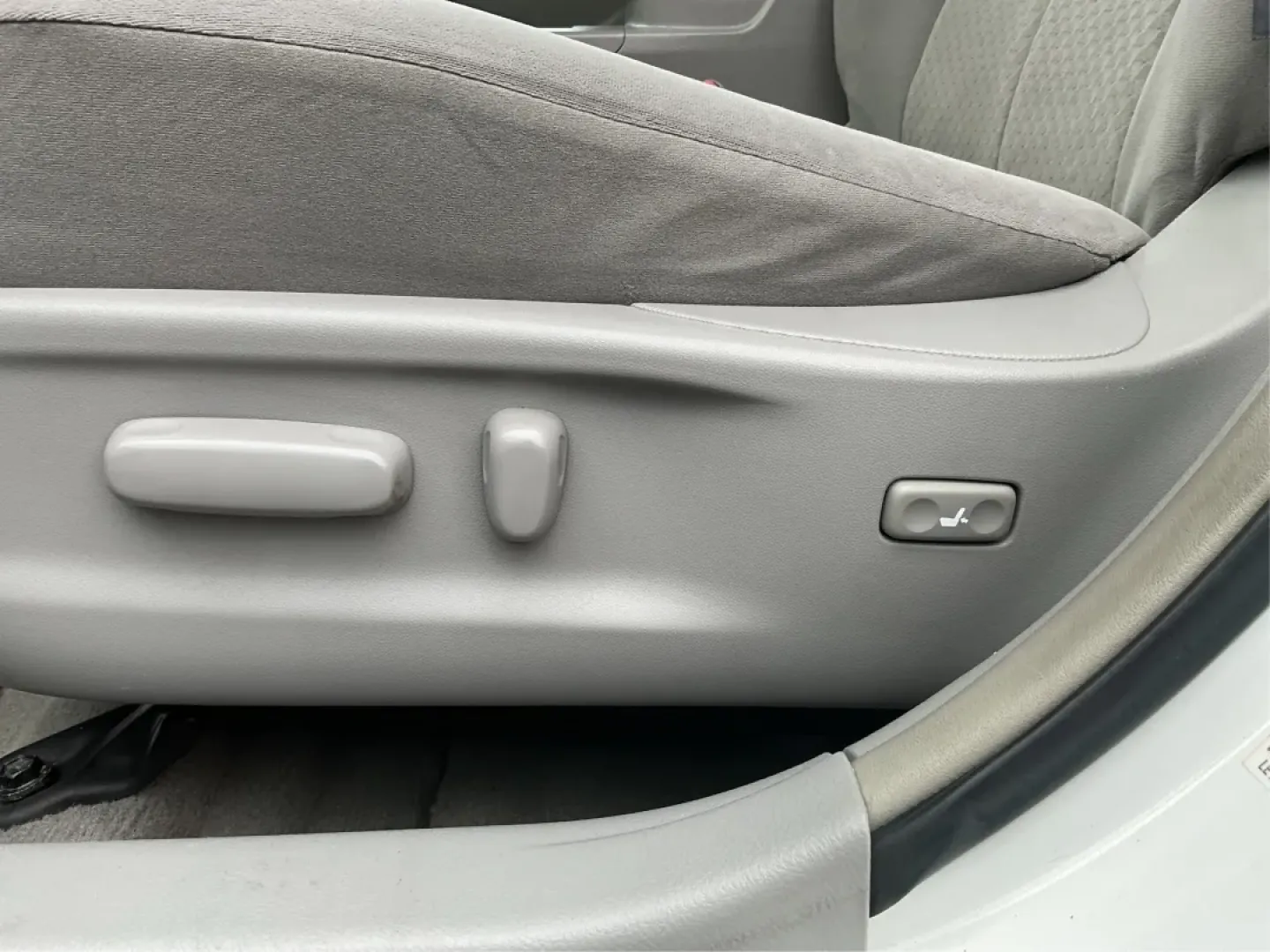 2008 Toyota Camry LE | SE | XLE (4T4BE46K18R) with an 2.4L I-4 DOHC engine, located at 4508 South Dixie Dr, Moraine, OH, 45439, (937) 908-9800, 39.689976, -84.218452 - Are you on the hunt for a reliable sedan that blends comfort and style with unbeatable affordability? Look no further! The 2008 Toyota Camry LE, available at Advantage Car and Credit in Riverside, OH, is the perfect vehicle for anyone seeking a dependable ride for daily commutes or family outings. W - Photo#17