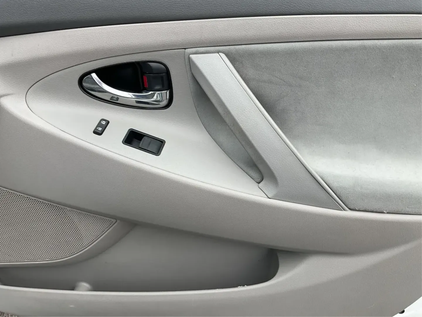 2008 Toyota Camry LE | SE | XLE (4T4BE46K18R) with an 2.4L I-4 DOHC engine, located at 4508 South Dixie Dr, Moraine, OH, 45439, (937) 908-9800, 39.689976, -84.218452 - Are you on the hunt for a reliable sedan that blends comfort and style with unbeatable affordability? Look no further! The 2008 Toyota Camry LE, available at Advantage Car and Credit in Riverside, OH, is the perfect vehicle for anyone seeking a dependable ride for daily commutes or family outings. W - Photo#19