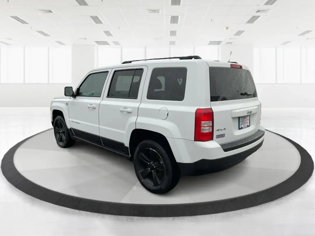 2016 Jeep Patriot Sport (1C4NJRBB5GD) with an 2.4L I-4 DOHC engine, located at 1230 East Main St, Xenia, OH, 45385, (937) 908-9800, 39.688026, -83.910172 - **Adventure Awaits with this 2016 Jeep Patriot Sport at Advantage Car and Credit - New Carlisle!**<br /> <br /> Are you ready to embrace the road less traveled? Whether you're planning weekend getaways with family or searching for the perfect commuter car that can handle a bit of adventure, this 201 - Photo#4