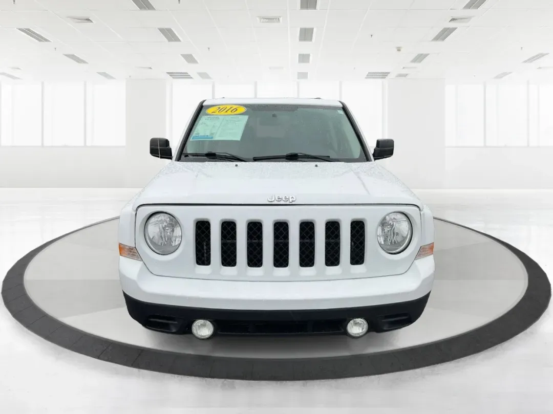 2016 Jeep Patriot Sport (1C4NJRBB5GD) with an 2.4L I-4 DOHC engine, located at 1230 East Main St, Xenia, OH, 45385, (937) 908-9800, 39.688026, -83.910172 - **Adventure Awaits with this 2016 Jeep Patriot Sport at Advantage Car and Credit - New Carlisle!**<br /> <br /> Are you ready to embrace the road less traveled? Whether you're planning weekend getaways with family or searching for the perfect commuter car that can handle a bit of adventure, this 201 - Photo#7