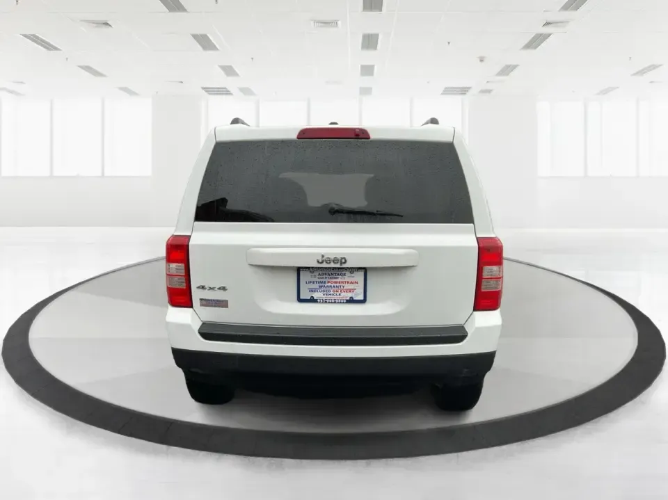 2016 Jeep Patriot Sport (1C4NJRBB5GD) with an 2.4L I-4 DOHC engine, Automatic transmission, located at 1230 East Main St, Xenia, OH, 45385, (937) 908-9800, 39.688026, -83.910172 - **Adventure Awaits with this 2016 Jeep Patriot Sport at Advantage Car and Credit - New Carlisle!**<br /> <br /> Are you ready to embrace the road less traveled? Whether you're planning weekend getaways with family or searching for the perfect commuter car that can handle a bit of adventure, this 201 - Photo#3