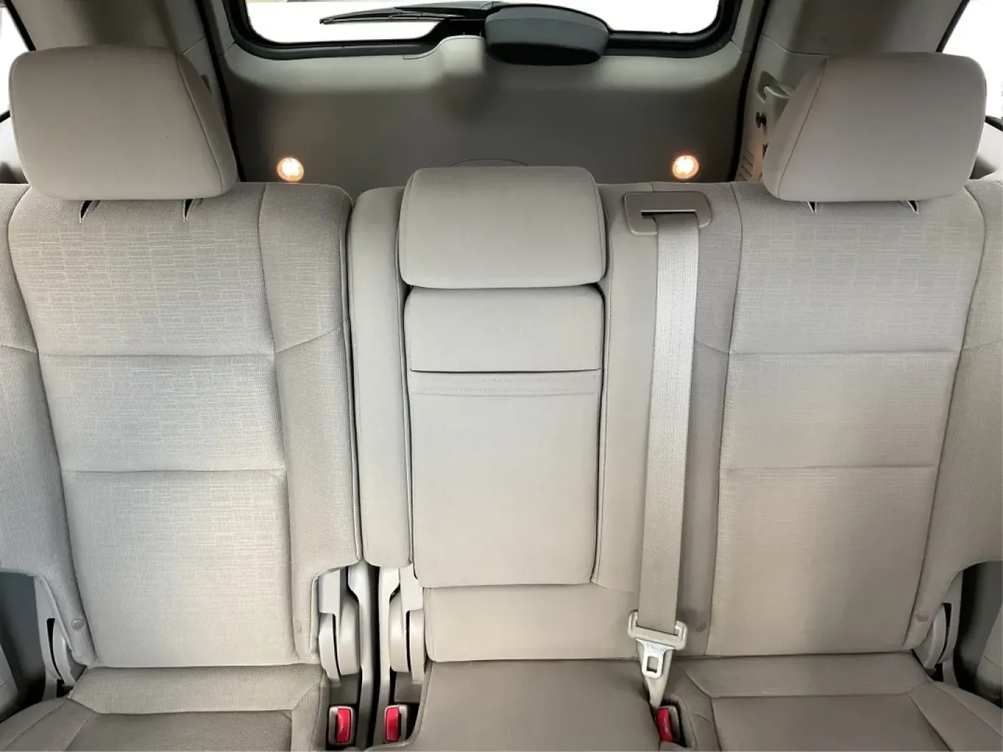 2012 Jeep Grand Cherokee Laredo (1C4RJFAG1CC) with an Other engine, located at 1230 East Main St, Xenia, OH, 45385, (937) 908-9800, 39.688026, -83.910172 - Are you ready to elevate your adventures with a rugged yet refined SUV? Look no further than this 2012 Jeep Grand Cherokee Laredo, now available at Advantage Car and Credit in Xenia, OH. This versatile vehicle is perfect for families embarking on weekend getaways, commuters tackling long drives, or - Photo#14