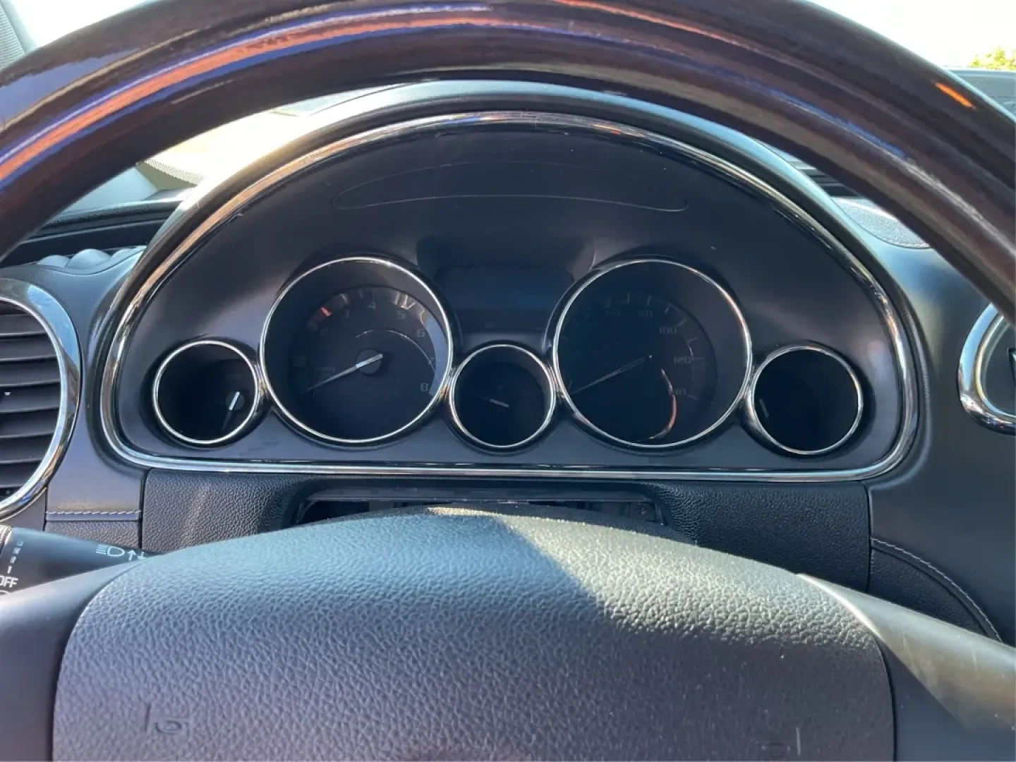 2015 Buick Enclave Leather (5GAKRBKD3FJ) with an 3.6L V-6 gasoline direct injection engine, 6-Speed Automatic Overdrive transmission, located at 4508 South Dixie Dr, Moraine, OH, 45439, (937) 908-9800, 39.689976, -84.218452 - **Discover Your Next Adventure with the 2015 Buick Enclave at Advantage Car and Credit - Piqua!**<br /> <br /> Are you ready to elevate your family adventures or daily commutes? The 2015 Buick Enclave is the perfect vehicle for growing families and weekend explorers alike. With its spacious interior - Photo#14