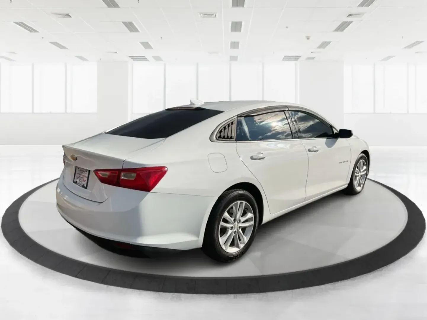 2017 Chevrolet Malibu 1LT (1G1ZE5ST4HF) with an 1.5L I-4 gasoline direct injection engine, located at 4508 South Dixie Dr, Moraine, OH, 45439, (937) 908-9800, 39.689976, -84.218452 - ### Drive Your Dreams with This 2017 Chevrolet Malibu Perfect for Modern Living!<br /> <br /> Are you in search of a reliable sedan that balances comfort, efficiency, and style? Look no further than this stunning 2017 Chevrolet Malibu 1LT, available now at Advantage Car and Credit in Fairborn, OH. - Photo#2