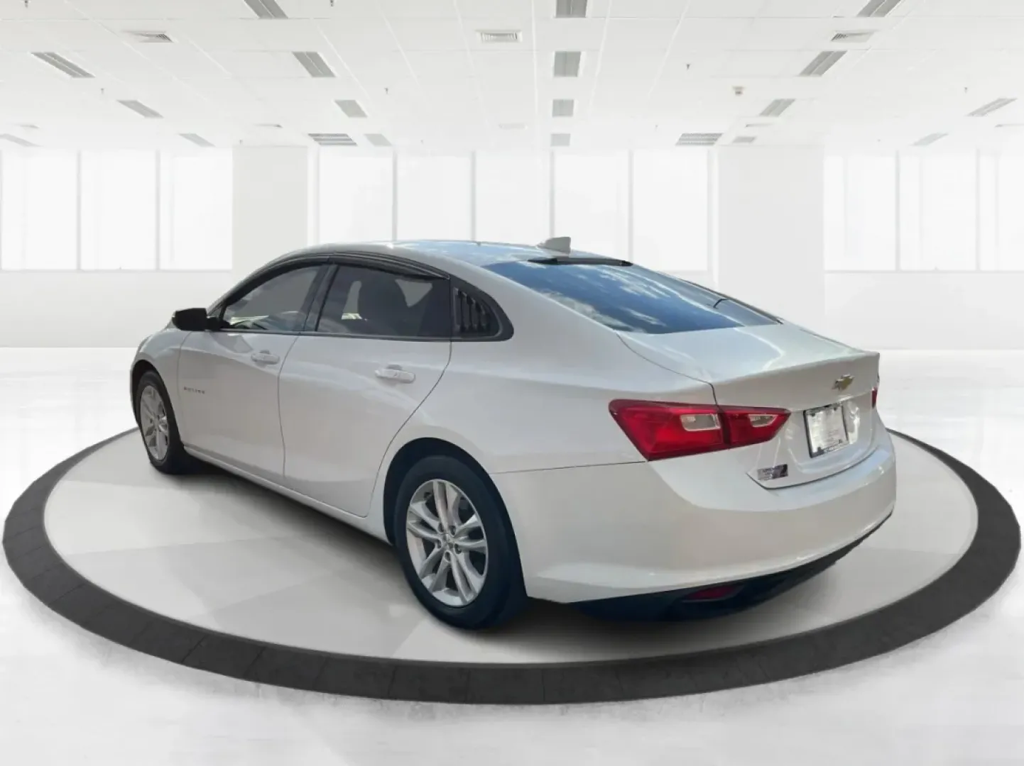 2017 Chevrolet Malibu 1LT (1G1ZE5ST4HF) with an 1.5L I-4 gasoline direct injection engine, located at 4508 South Dixie Dr, Moraine, OH, 45439, (937) 908-9800, 39.689976, -84.218452 - ### Drive Your Dreams with This 2017 Chevrolet Malibu Perfect for Modern Living!<br /> <br /> Are you in search of a reliable sedan that balances comfort, efficiency, and style? Look no further than this stunning 2017 Chevrolet Malibu 1LT, available now at Advantage Car and Credit in Fairborn, OH. - Photo#4