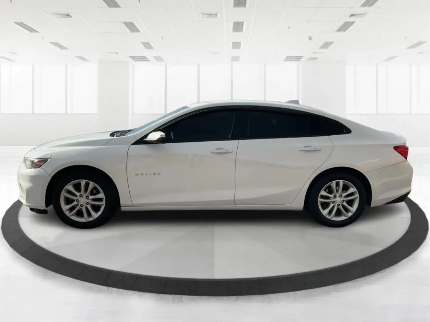 2017 Chevrolet Malibu 1LT (1G1ZE5ST4HF) with an 1.5L I-4 gasoline direct injection engine, located at 4508 South Dixie Dr, Moraine, OH, 45439, (937) 908-9800, 39.689976, -84.218452 - ### Drive Your Dreams with This 2017 Chevrolet Malibu Perfect for Modern Living!<br /> <br /> Are you in search of a reliable sedan that balances comfort, efficiency, and style? Look no further than this stunning 2017 Chevrolet Malibu 1LT, available now at Advantage Car and Credit in Fairborn, OH. - Photo#5