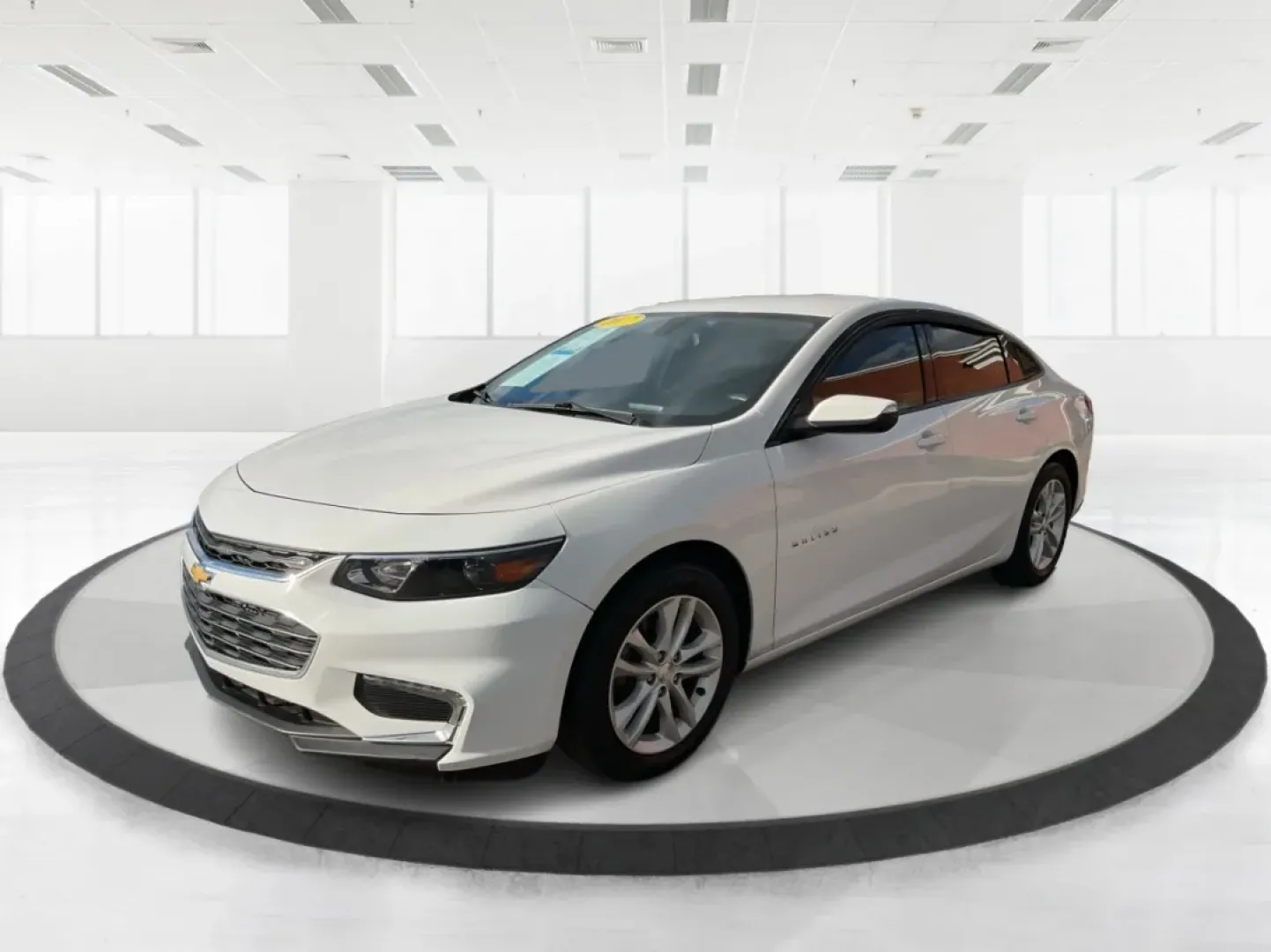 2017 Chevrolet Malibu 1LT (1G1ZE5ST4HF) with an 1.5L I-4 gasoline direct injection engine, located at 4508 South Dixie Dr, Moraine, OH, 45439, (937) 908-9800, 39.689976, -84.218452 - ### Drive Your Dreams with This 2017 Chevrolet Malibu Perfect for Modern Living!<br /> <br /> Are you in search of a reliable sedan that balances comfort, efficiency, and style? Look no further than this stunning 2017 Chevrolet Malibu 1LT, available now at Advantage Car and Credit in Fairborn, OH. - Photo#8