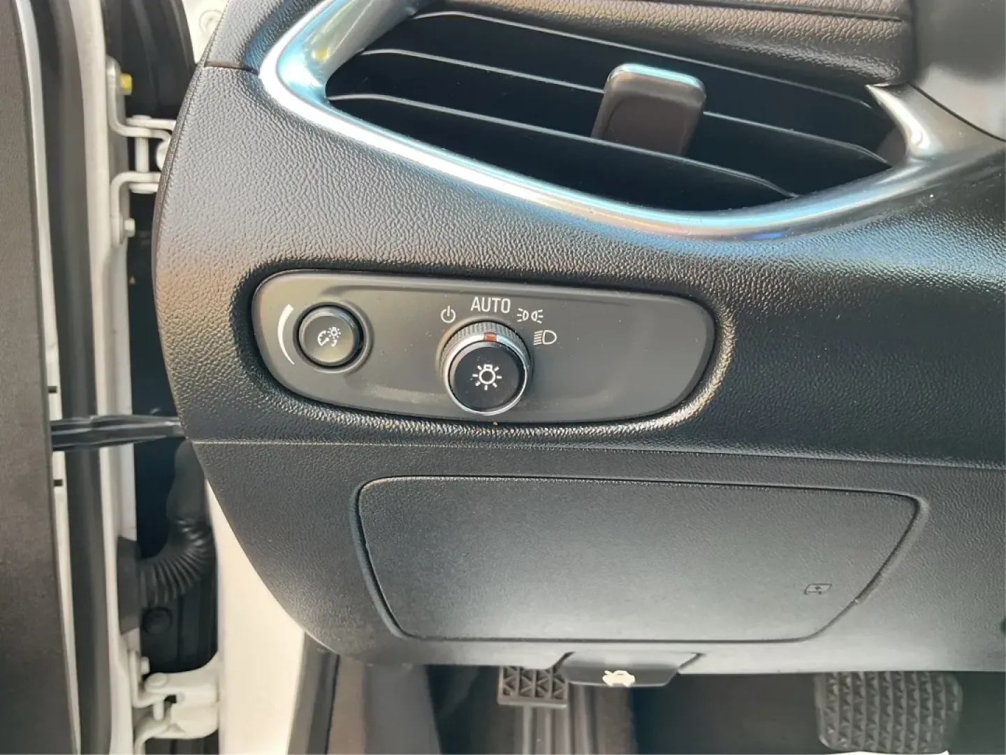 2017 Chevrolet Malibu 1LT (1G1ZE5ST4HF) with an 1.5L I-4 gasoline direct injection engine, located at 4508 South Dixie Dr, Moraine, OH, 45439, (937) 908-9800, 39.689976, -84.218452 - ### Drive Your Dreams with This 2017 Chevrolet Malibu Perfect for Modern Living!<br /> <br /> Are you in search of a reliable sedan that balances comfort, efficiency, and style? Look no further than this stunning 2017 Chevrolet Malibu 1LT, available now at Advantage Car and Credit in Fairborn, OH. - Photo#17