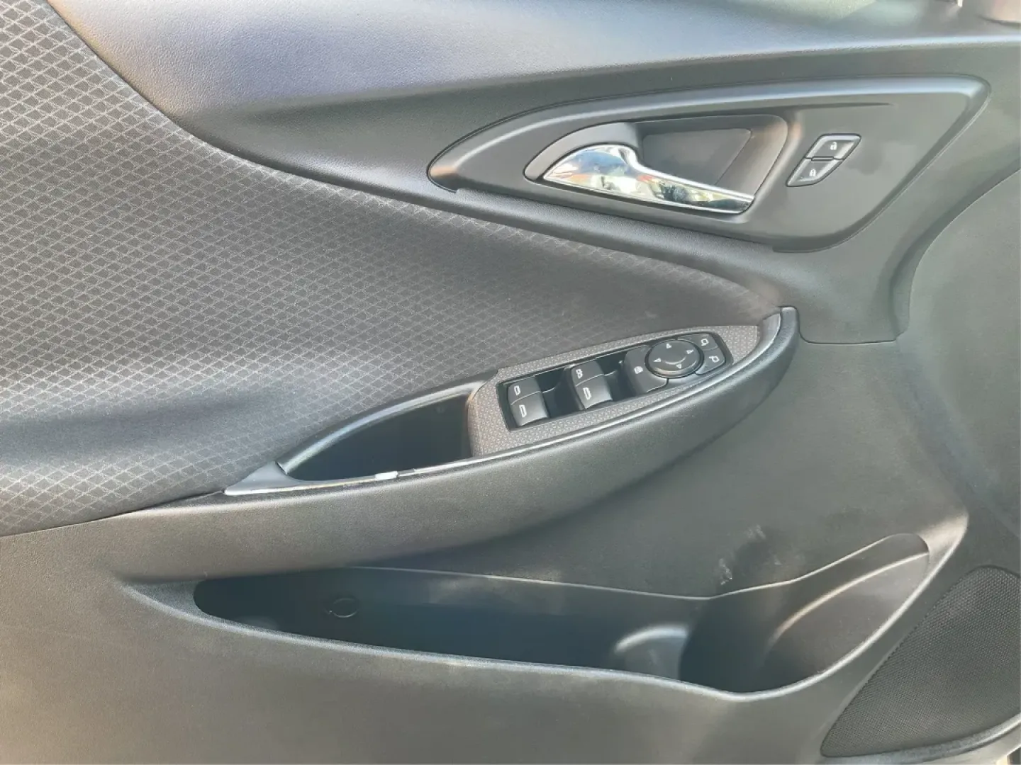 2017 Chevrolet Malibu 1LT (1G1ZE5ST4HF) with an 1.5L I-4 gasoline direct injection engine, located at 4508 South Dixie Dr, Moraine, OH, 45439, (937) 908-9800, 39.689976, -84.218452 - ### Drive Your Dreams with This 2017 Chevrolet Malibu Perfect for Modern Living!<br /> <br /> Are you in search of a reliable sedan that balances comfort, efficiency, and style? Look no further than this stunning 2017 Chevrolet Malibu 1LT, available now at Advantage Car and Credit in Fairborn, OH. - Photo#19