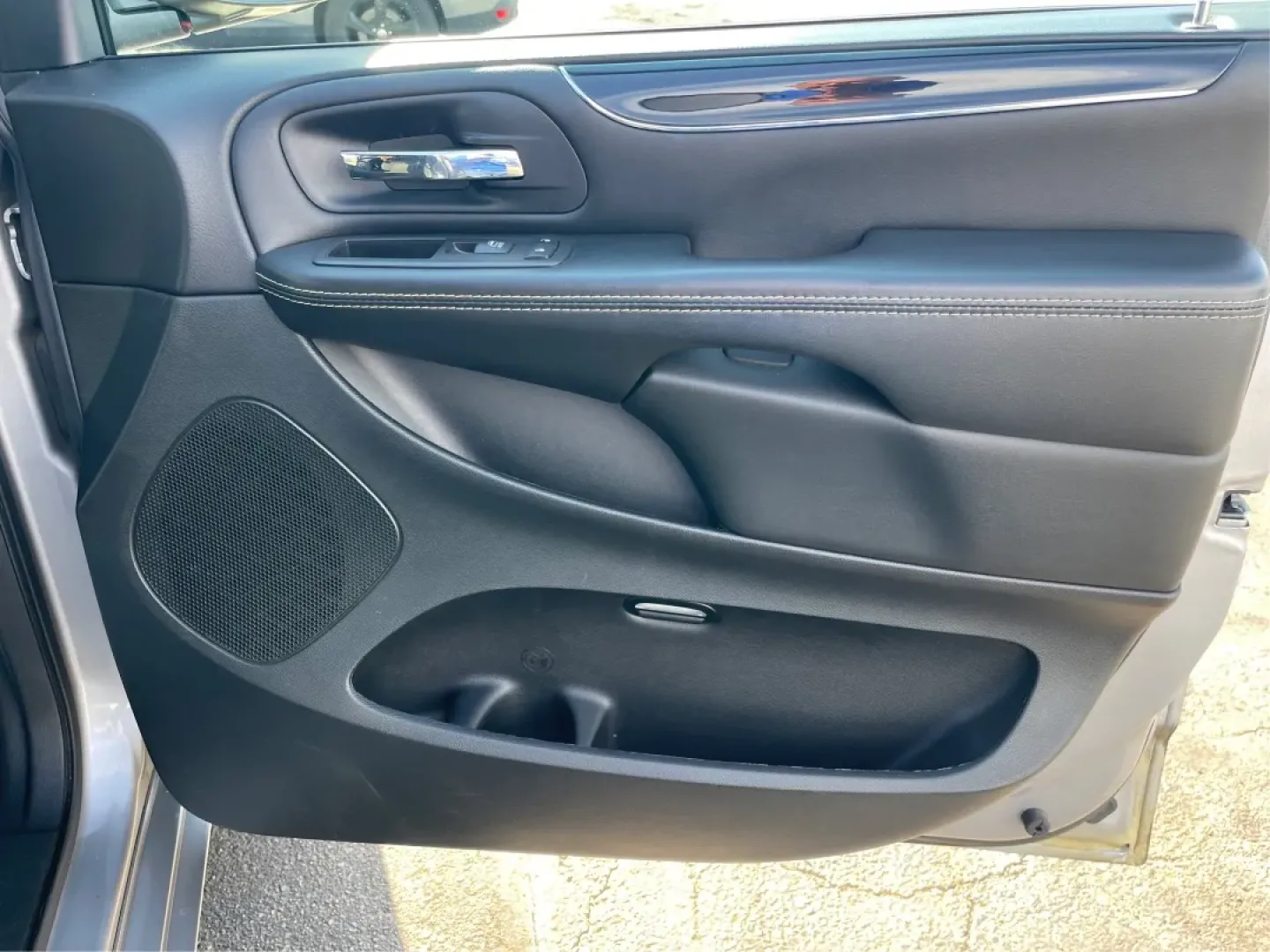 2017 Dodge Grand Caravan SE Plus (2C4RDGBGXHR) with an Pentastar 3.6L V-6 DOHC engine, located at 1230 East Main St, Xenia, OH, 45385, (937) 908-9800, 39.688026, -83.910172 - Are you ready to hit the road for family adventures or daily commutes? The 2017 Dodge Grand Caravan SE Plus is your ideal companion, blending comfort, versatility, and reliability in one stylish package. Perfect for growing families or anyone in need of a spacious ride, this passenger van is designe - Photo#20