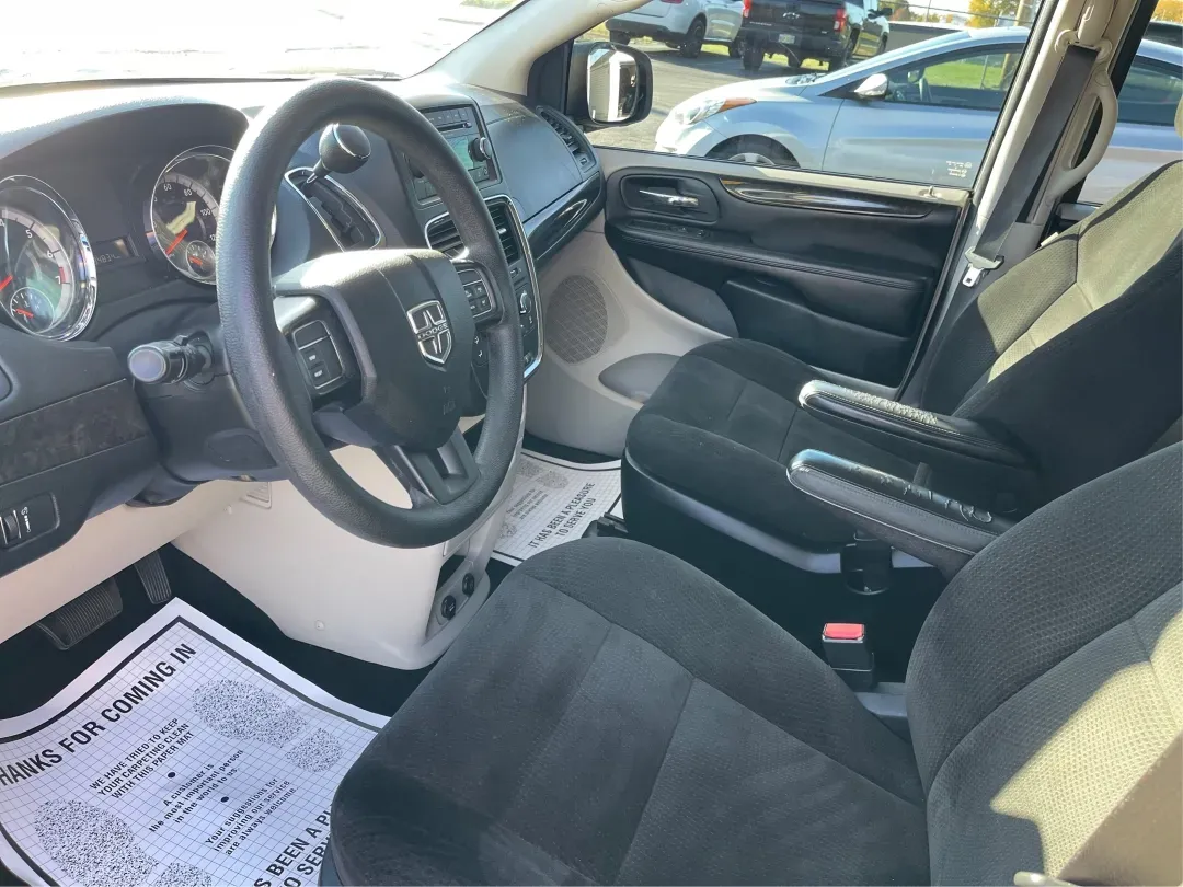 2016 Dodge Grand Caravan SE (2C4RDGBG0GR) with an Pentastar 3.6L V-6 DOHC engine, located at 1184 Kauffman Ave, Fairborn, OH, 45324, (937) 908-9800, 39.807072, -84.030914 - **Experience the Freedom of Family Adventures with the 2016 Dodge Grand Caravan SE!** <br /> <br /> Are you in search of the perfect vehicle for family road trips, daily commutes, or weekend adventures? Look no further than the 2016 Dodge Grand Caravan SE, available at Advantage Car and Credit in X - Photo#9