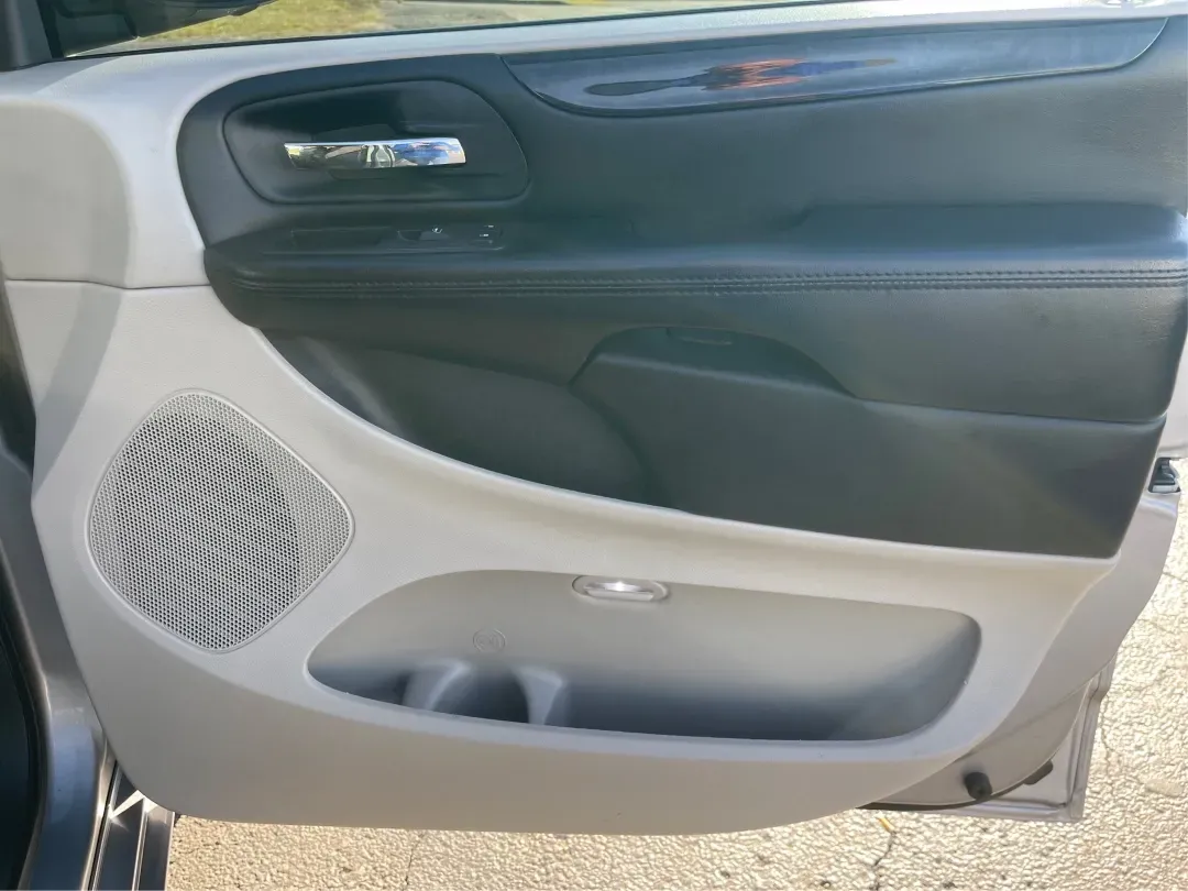 2016 Dodge Grand Caravan SE (2C4RDGBG0GR) with an Pentastar 3.6L V-6 DOHC engine, located at 1184 Kauffman Ave, Fairborn, OH, 45324, (937) 908-9800, 39.807072, -84.030914 - **Experience the Freedom of Family Adventures with the 2016 Dodge Grand Caravan SE!** <br /> <br /> Are you in search of the perfect vehicle for family road trips, daily commutes, or weekend adventures? Look no further than the 2016 Dodge Grand Caravan SE, available at Advantage Car and Credit in X - Photo#20