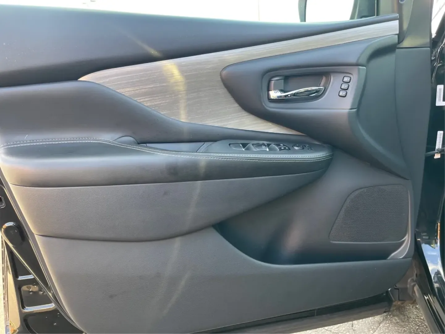 2018 Nissan Murano SL (5N1AZ2MG3JN) with an 3.5L V-6 DOHC engine, located at 880 E. National Road, Vandalia, OH, 45377, (937) 908-9800, 39.891918, -84.183594 - **Discover Your Next Adventure with the 2018 Nissan Murano SL Perfect for Growing Families and Weekend Getaways!**<br /> <br /> Are you ready to elevate your driving experience? At Advantage Car and Credit in Vandalia, OH, we are excited to offer a superb 2018 Nissan Murano SL that perfectly balanc - Photo#19