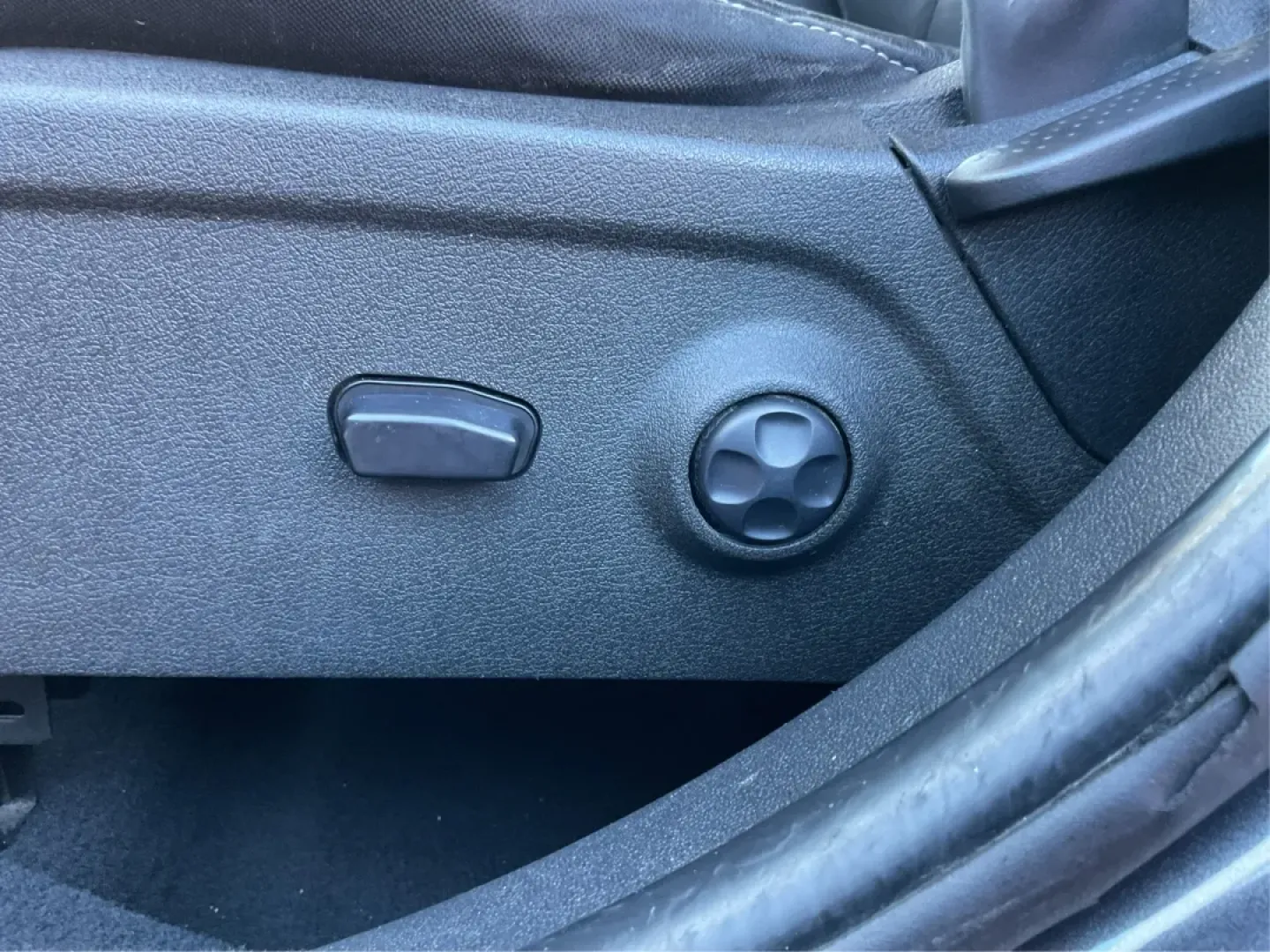 2018 Dodge Journey Crossroad AWD (3C4PDDGG8JT) with an Pentastar 3.6L V-6 DOHC engine, located at 1099 N County Rd 25A, Troy, OH, 45373, (937) 908-9800, 40.057079, -84.212883 - **Discover Your Next Adventure with the 2018 Dodge Journey Crossroad AWD at Advantage Car and Credit!**<br /> <br /> Are you ready to elevate your family's weekend getaways or conquer your daily commute with style and confidence? The 2018 Dodge Journey Crossroad AWD is the perfect vehicle for those - Photo#18