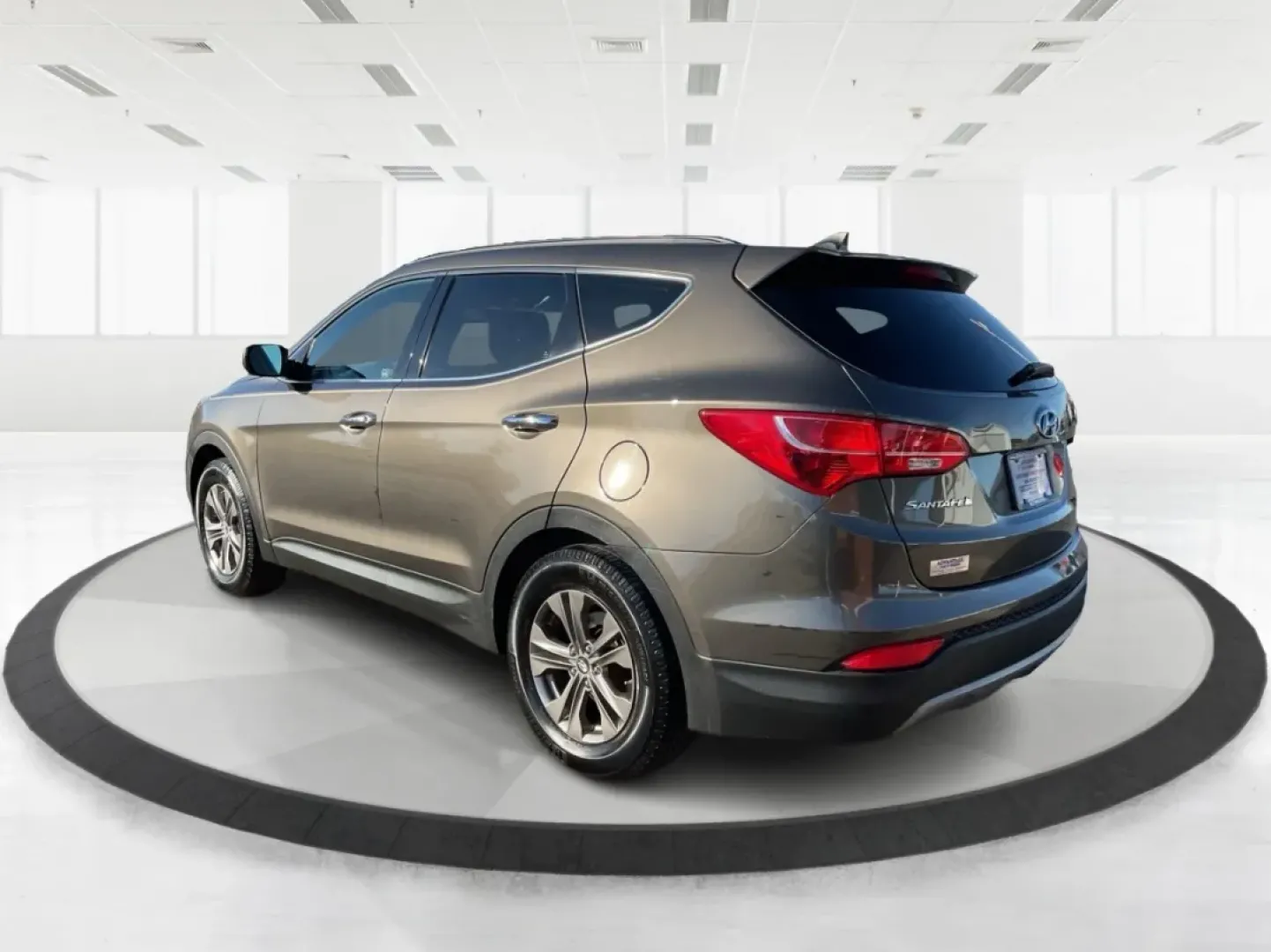 2014 Hyundai Santa Fe 2.4L (5XYZUDLBXEG) with an Theta II 2.4L I-4 gasoline direct injection engine, located at 8750 N County Rd 25A, Piqua, OH, 45356, (937) 908-9800, 40.164391, -84.232513 - **Explore New Adventures in the 2014 Hyundai Santa Fe from Advantage Car and Credit - Piqua!**<br /> <br /> Are you ready to elevate your family outings or weekend adventures? Look no further than this stunning 2014 Hyundai Santa Fe, perfect for those who crave both comfort and versatility in their - Photo#4