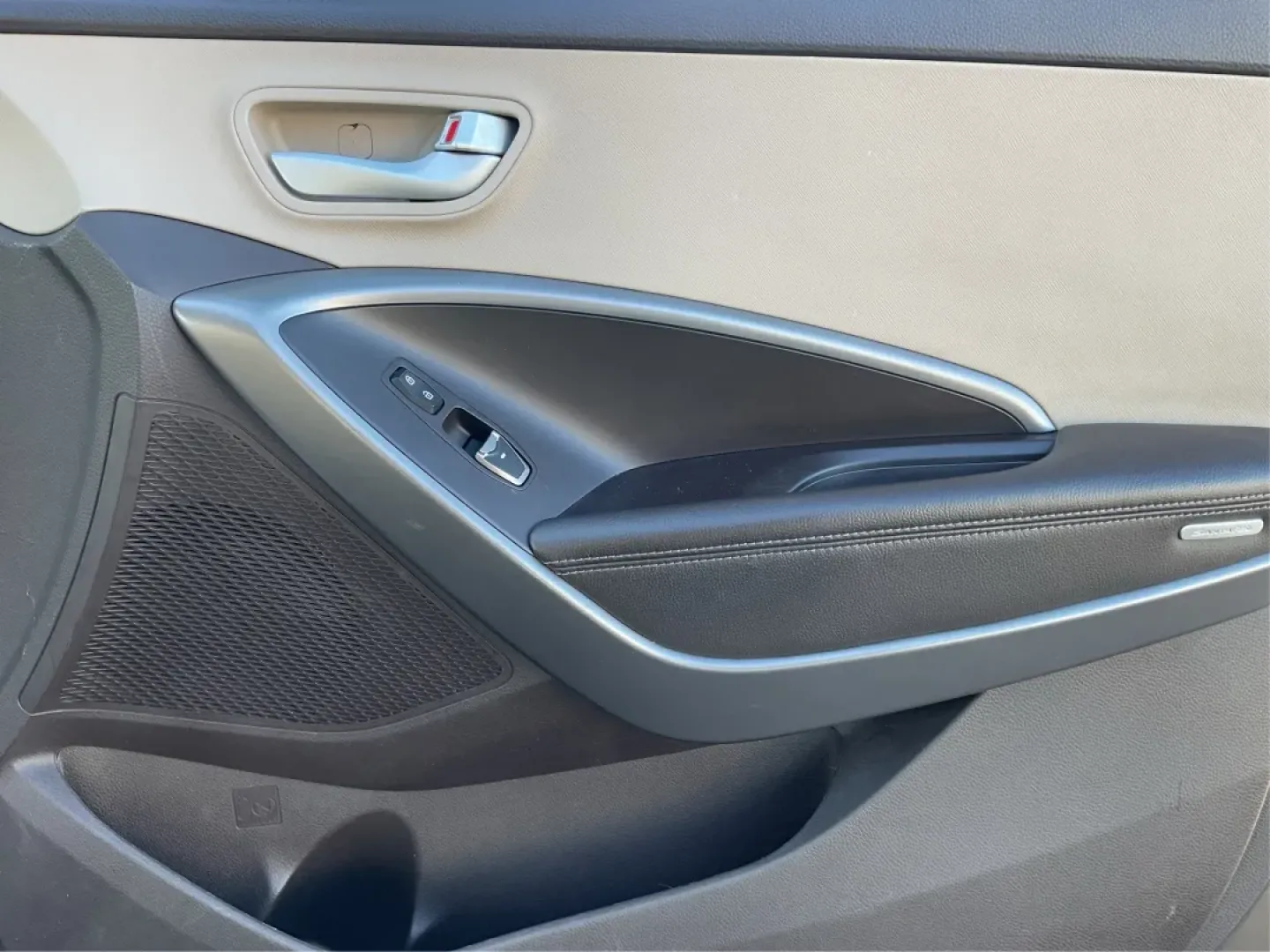 2014 Hyundai Santa Fe 2.4L (5XYZUDLBXEG) with an Theta II 2.4L I-4 gasoline direct injection engine, located at 8750 N County Rd 25A, Piqua, OH, 45356, (937) 908-9800, 40.164391, -84.232513 - **Explore New Adventures in the 2014 Hyundai Santa Fe from Advantage Car and Credit - Piqua!**<br /> <br /> Are you ready to elevate your family outings or weekend adventures? Look no further than this stunning 2014 Hyundai Santa Fe, perfect for those who crave both comfort and versatility in their - Photo#19