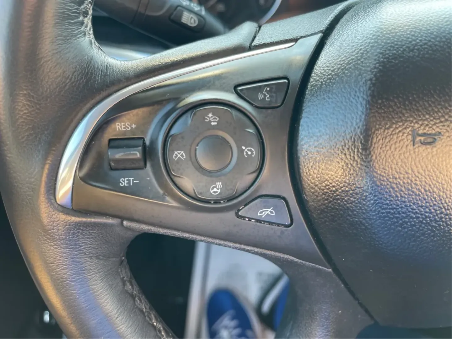 2018 Buick Enclave Premium (5GAEVBKW7JJ) with an 3.6L V-6 gasoline direct injection engine, located at 4508 South Dixie Dr, Moraine, OH, 45439, (937) 908-9800, 39.689976, -84.218452 - **Adventure Awaits with the 2018 Buick Enclave - Perfect for Family Road Trips!**<br /> <br /> If you're looking for the ideal family vehicle that can handle both your daily commutes and weekend adventures, look no further than this stunning 2018 Buick Enclave, now available at Advantage Car and Cre - Photo#15