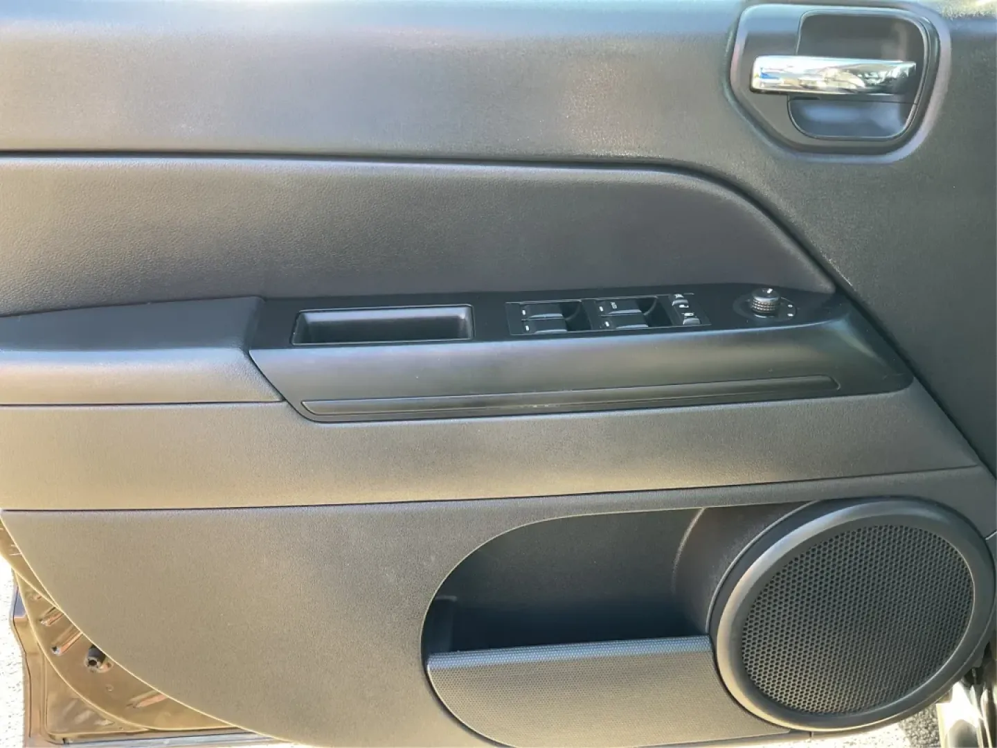 2014 Jeep Compass Sport (1C4NJDBB8ED) with an 2.4L I-4 DOHC engine, located at 1099 N County Rd 25A, Troy, OH, 45373, (937) 908-9800, 40.057079, -84.212883 - Discover the adventure-ready 2014 Jeep Compass, an SUV that's perfect for weekend getaways and daily commutes alike. Whether you're navigating the bustling streets of Troy or heading out on a family road trip to nearby attractions like the Miami County Fair, this rugged vehicle will elevate your dri - Photo#17