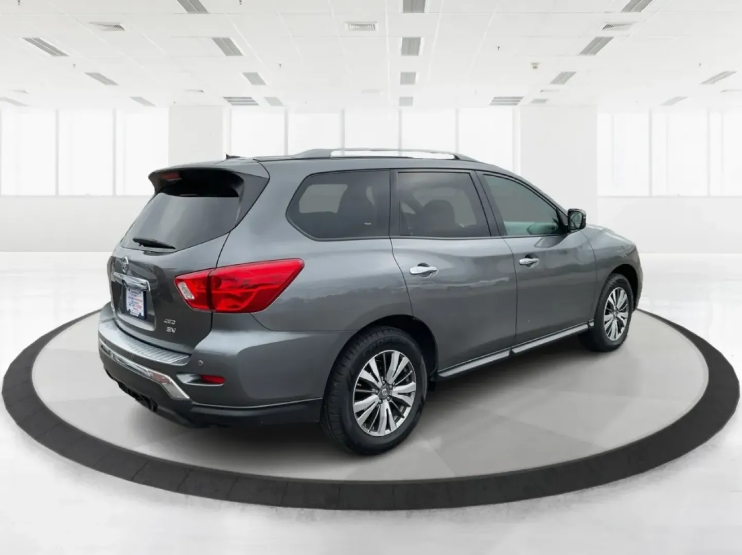 2018 Nissan Pathfinder SV (5N1DR2MM1JC) with an 3.5L V-6 gasoline direct injection engine, located at 4508 South Dixie Dr, Moraine, OH, 45439, (937) 908-9800, 39.689976, -84.218452 - Are you ready to elevate your family adventures or weekend getaways? Look no further than the 2018 Nissan Pathfinder SV, available now at Advantage Car and Credit in Vandalia, OH. Perfectly designed for growing families, this spacious SUV is not only a reliable daily driver but also an ideal compani - Photo#2