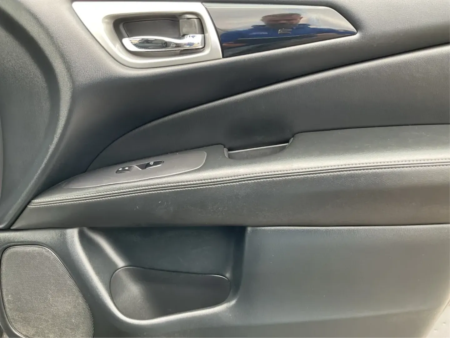 2018 Nissan Pathfinder SV (5N1DR2MM1JC) with an 3.5L V-6 gasoline direct injection engine, located at 4508 South Dixie Dr, Moraine, OH, 45439, (937) 908-9800, 39.689976, -84.218452 - Are you ready to elevate your family adventures or weekend getaways? Look no further than the 2018 Nissan Pathfinder SV, available now at Advantage Car and Credit in Vandalia, OH. Perfectly designed for growing families, this spacious SUV is not only a reliable daily driver but also an ideal compani - Photo#19