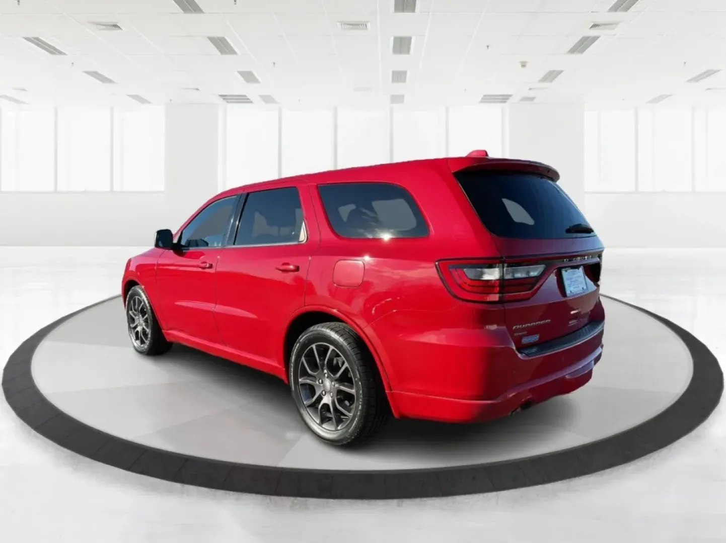 2015 Dodge Durango R/T (1C4SDJCT8FC) with an HEMI 5.7L V-8 variable valve control engine, located at 880 E. National Road, Vandalia, OH, 45377, (937) 908-9800, 39.891918, -84.183594 - **Unleash Your Adventurous Spirit with the 2015 Dodge Durango R/T at Advantage Car and Credit - Troy!**<br /> <br /> Are you ready to elevate your family outings or weekend adventures? The 2015 Dodge Durango R/T is the perfect vehicle for those who demand style, performance, and versatility. Whether - Photo#3