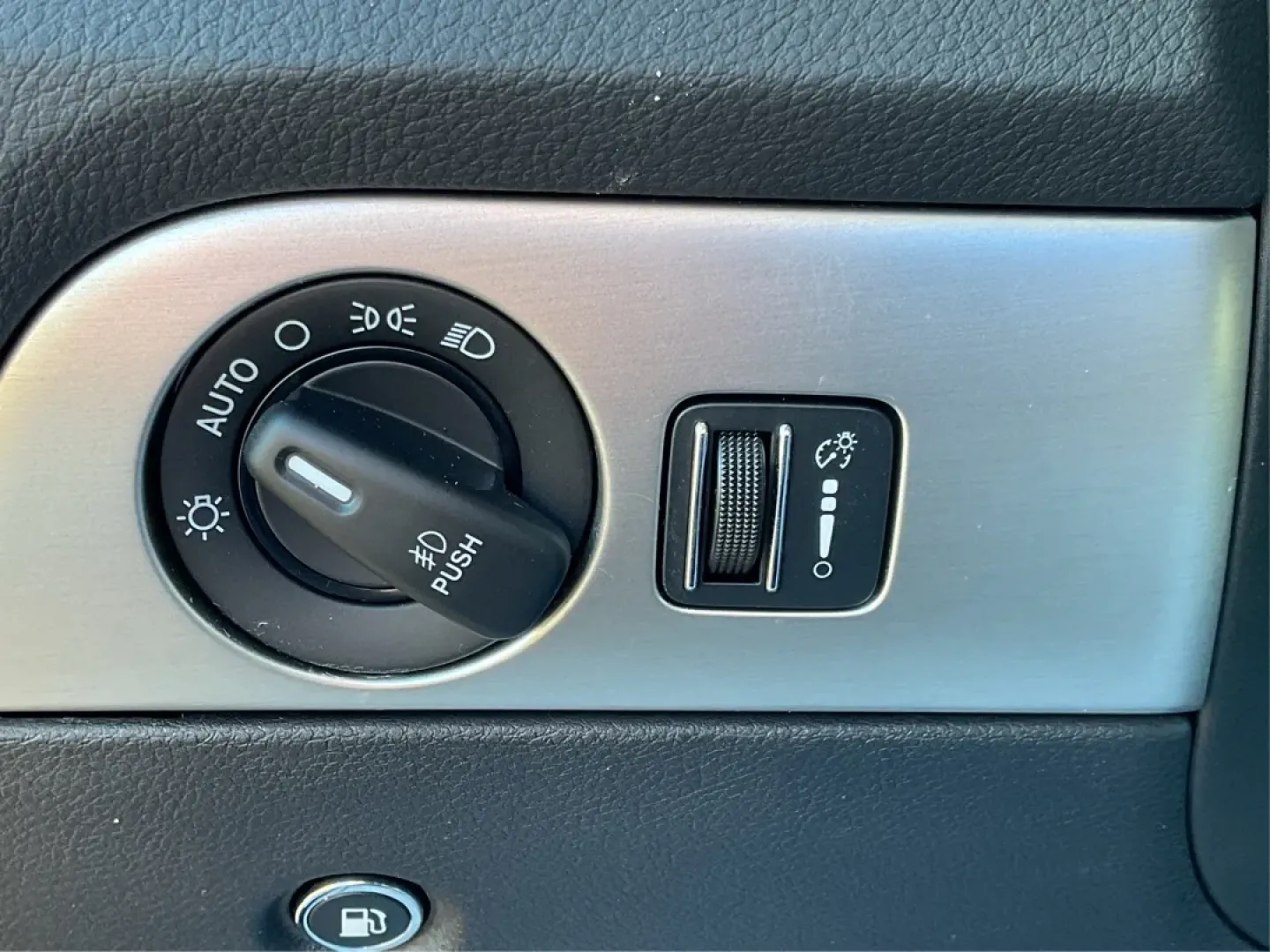 2015 Dodge Durango R/T (1C4SDJCT8FC) with an HEMI 5.7L V-8 variable valve control engine, located at 880 E. National Road, Vandalia, OH, 45377, (937) 908-9800, 39.891918, -84.183594 - **Unleash Your Adventurous Spirit with the 2015 Dodge Durango R/T at Advantage Car and Credit - Troy!**<br /> <br /> Are you ready to elevate your family outings or weekend adventures? The 2015 Dodge Durango R/T is the perfect vehicle for those who demand style, performance, and versatility. Whether - Photo#16