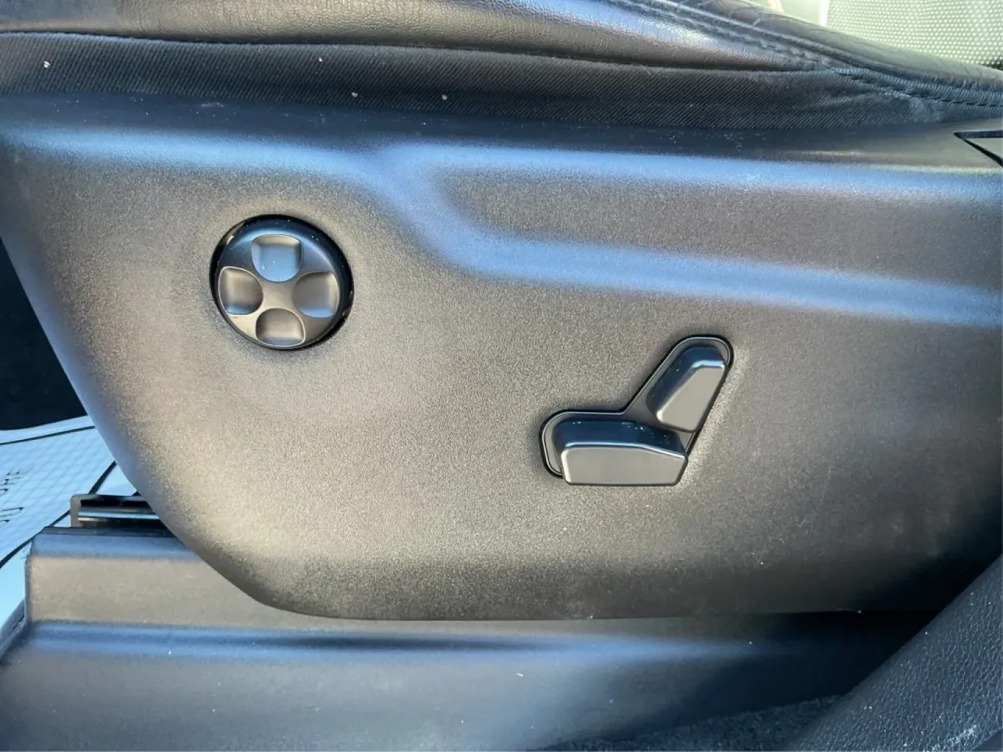 2015 Dodge Durango R/T (1C4SDJCT8FC) with an HEMI 5.7L V-8 variable valve control engine, located at 880 E. National Road, Vandalia, OH, 45377, (937) 908-9800, 39.891918, -84.183594 - **Unleash Your Adventurous Spirit with the 2015 Dodge Durango R/T at Advantage Car and Credit - Troy!**<br /> <br /> Are you ready to elevate your family outings or weekend adventures? The 2015 Dodge Durango R/T is the perfect vehicle for those who demand style, performance, and versatility. Whether - Photo#17