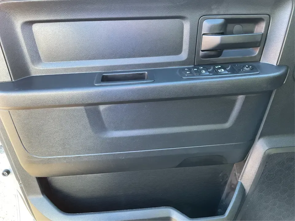 2016 Ram 1500 Tradesman (1C6RR7FT3GS) with an 5.7L V8 OHV 16V engine, 6A transmission, located at 4508 South Dixie Dr, Moraine, OH, 45439, (937) 908-9800, 39.689976, -84.218452 - Looking for a reliable vehicle that seamlessly fits into your active lifestyle? Look no further than this robust 2016 Ram 1500 Tradesman, available now at Advantage Car and Credit in Moraine, OH. This quad cab truck is not just a vehicle; it's a gateway to adventure, perfect for weekend getaways, tr - Photo#17