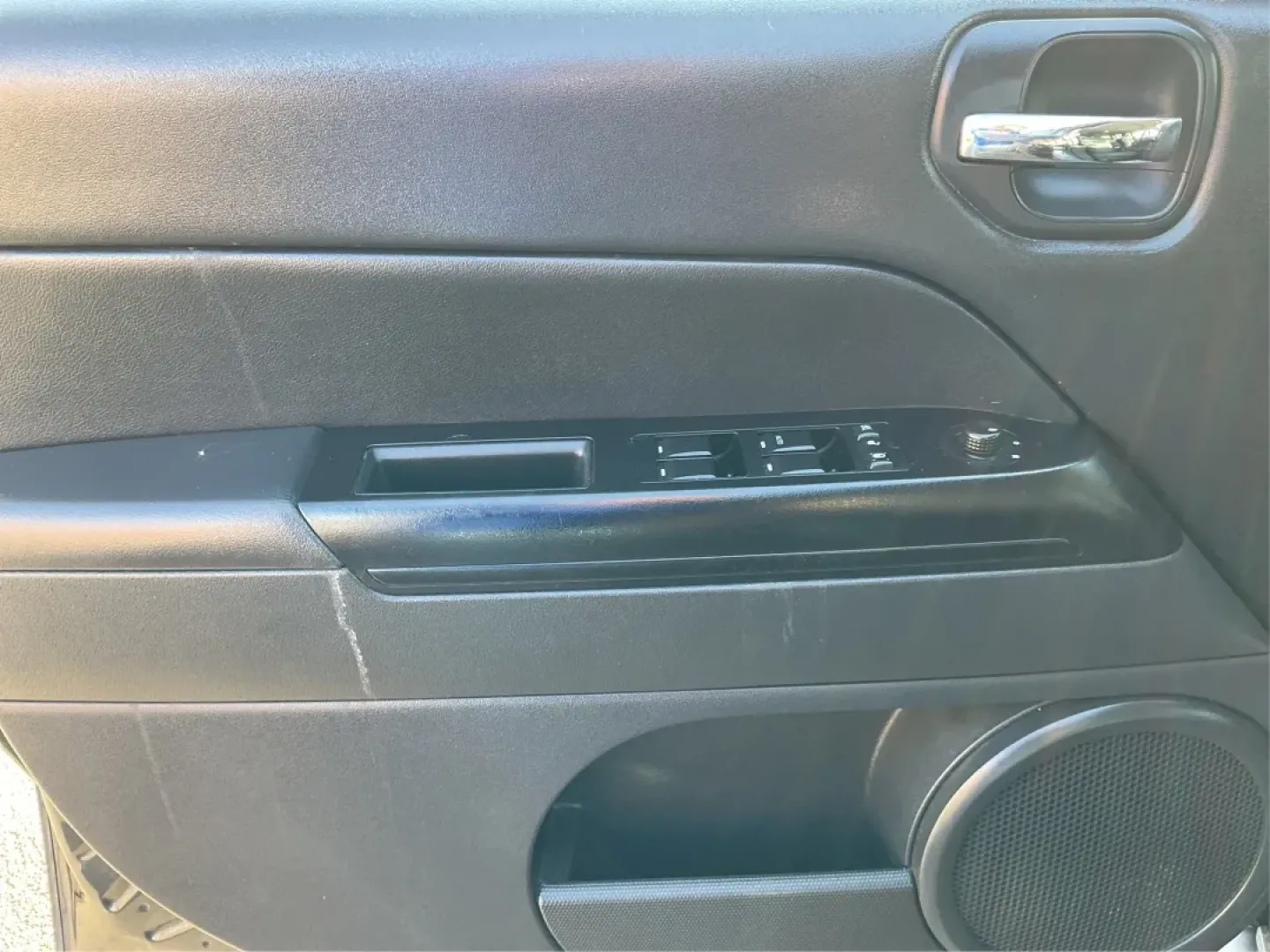 2015 Jeep Patriot Latitude (1C4NJRFB2FD) with an 2.4L I-4 DOHC engine, located at 8750 N County Rd 25A, Piqua, OH, 45356, (937) 908-9800, 40.164391, -84.232513 - **Explore the Open Road with Confidence in this 2015 Jeep Patriot Latitude!**<br /> <br /> Are you ready to embrace new adventures? This 2015 Jeep Patriot Latitude is the perfect companion for anyone looking to escape the hustle and bustle of daily life. With its sleek Maximum Steel Metallic Clearco - Photo#17