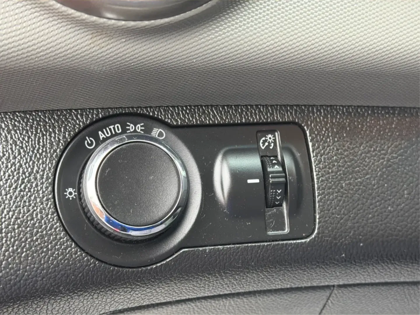 2014 Chevrolet Sonic LS Auto (1G1JA6SH1E4) with an Other engine, located at 1951 S Dayton Lakeview Rd., New Carlisle, OH, 45344, (937) 908-9800, 39.890999, -84.050255 - Are you in search of a reliable hatchback that perfectly balances style, efficiency, and practicality? Look no further than this stunning 2014 Chevrolet Sonic LS Auto, now available at Advantage Car and Credit in Riverside, OH. This vehicle is not just a mode of transportation; it's your new partner - Photo#17