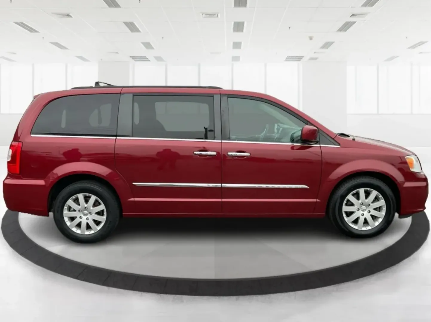 2016 Chrysler Town and Country Touring (2C4RC1BG8GR) with an Pentastar 3.6L V-6 DOHC engine, located at 880 E. National Road, Vandalia, OH, 45377, (937) 908-9800, 39.891918, -84.183594 - **Find Your Family Adventure with This 2016 Chrysler Town and Country at Advantage Car and Credit - Vandalia!**<br /> <br /> Imagine packing up your family and hitting the open road in a reliable, spacious van that caters to all your travel needs. The 2016 Chrysler Town and Country is your ticke - Photo#1